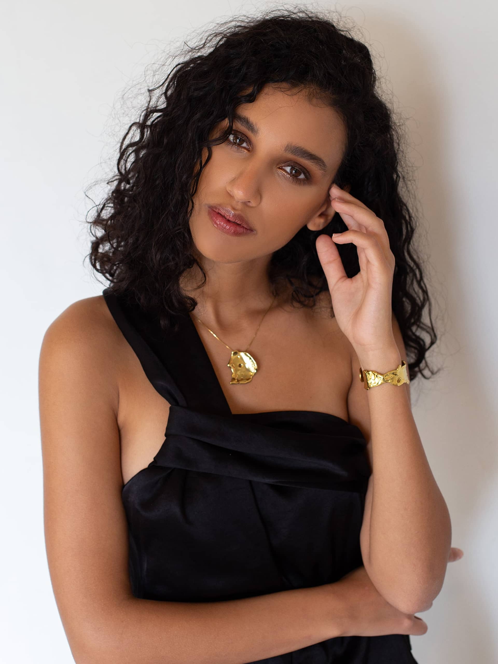 Talisman Moon Necklace Gold in Gold made by Eva Remenyi