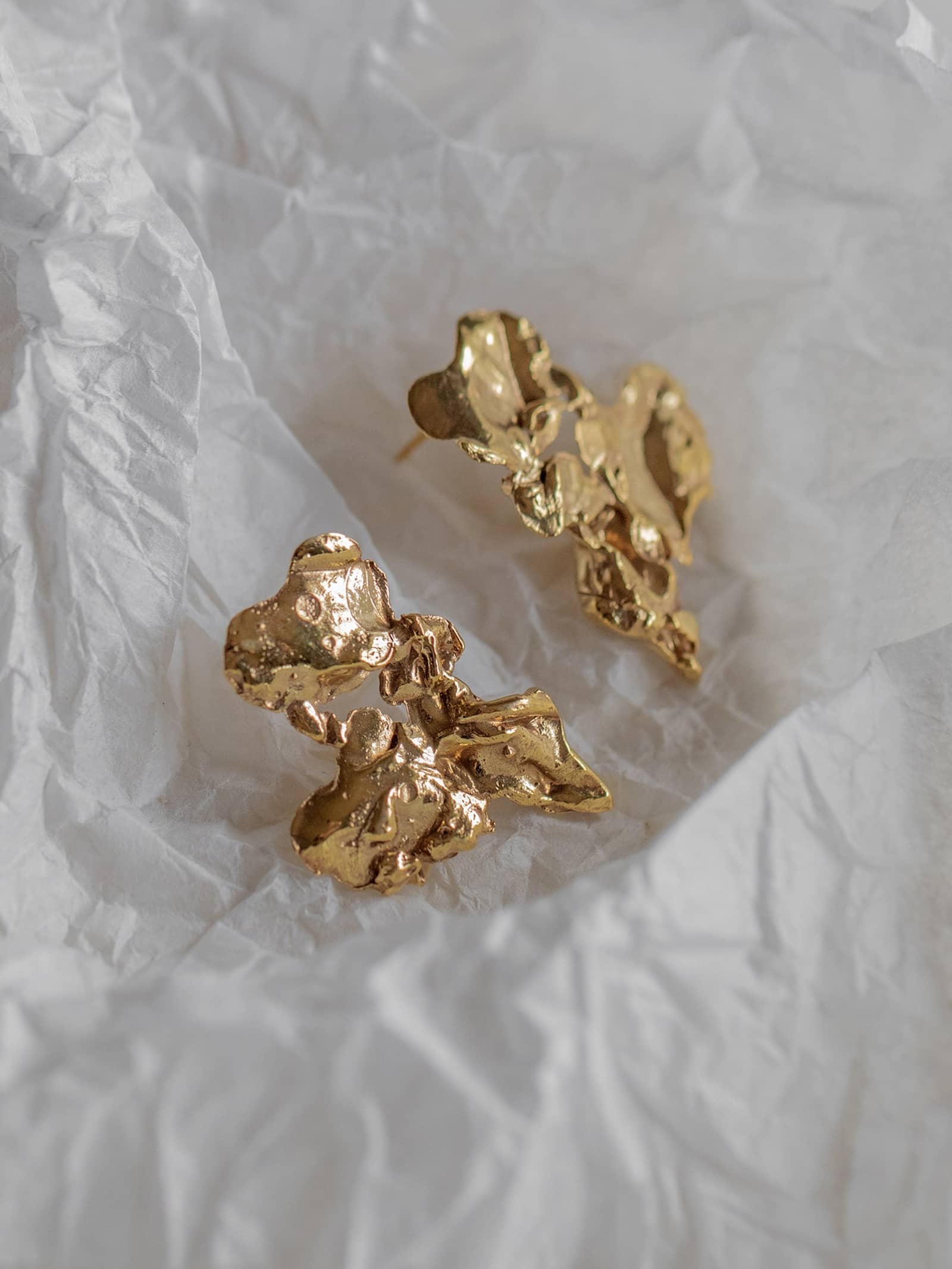 Talisman Mystery Earrings Gold in Gold made by Eva Remenyi