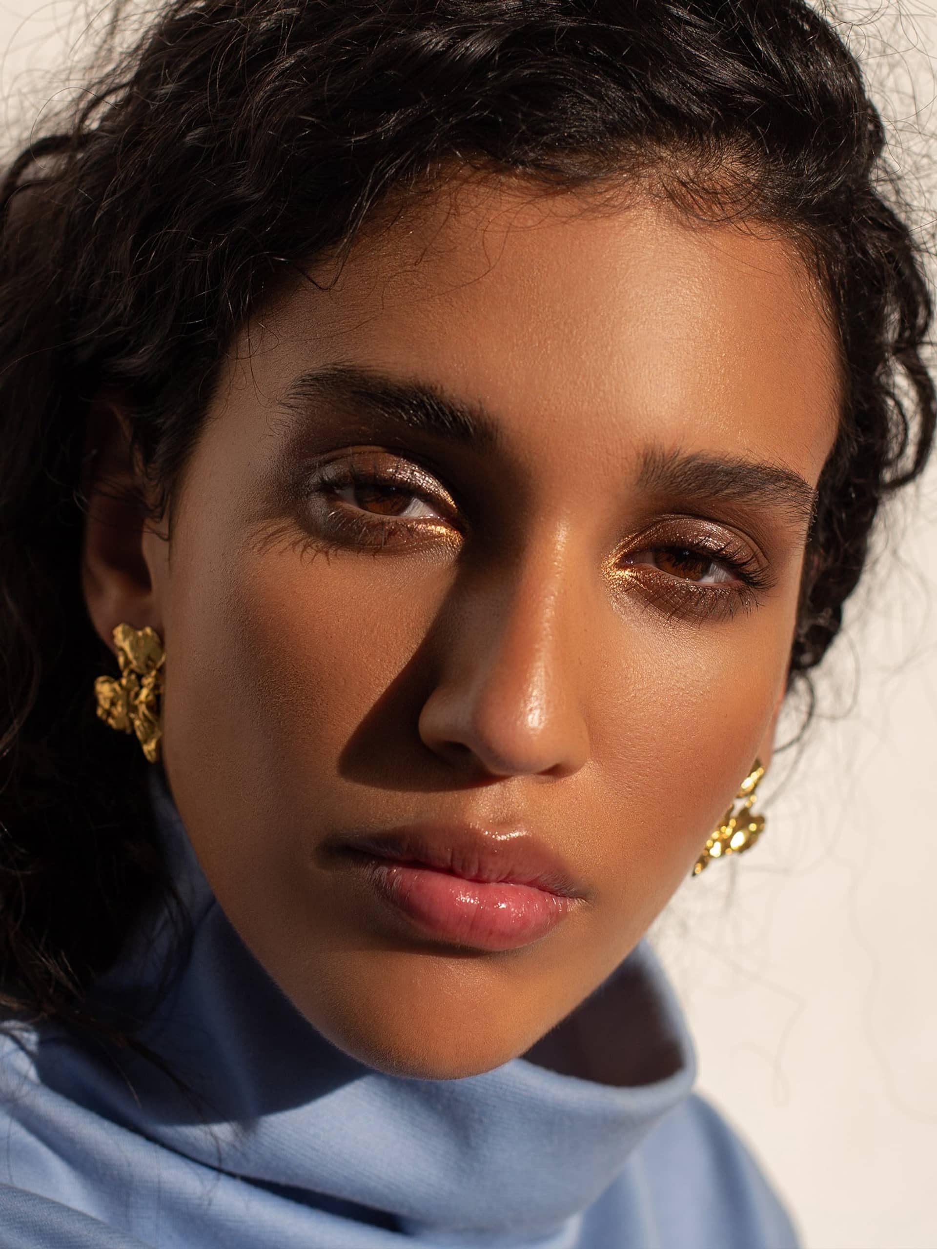 Talisman Mystery Earrings Gold in Gold made by Eva Remenyi