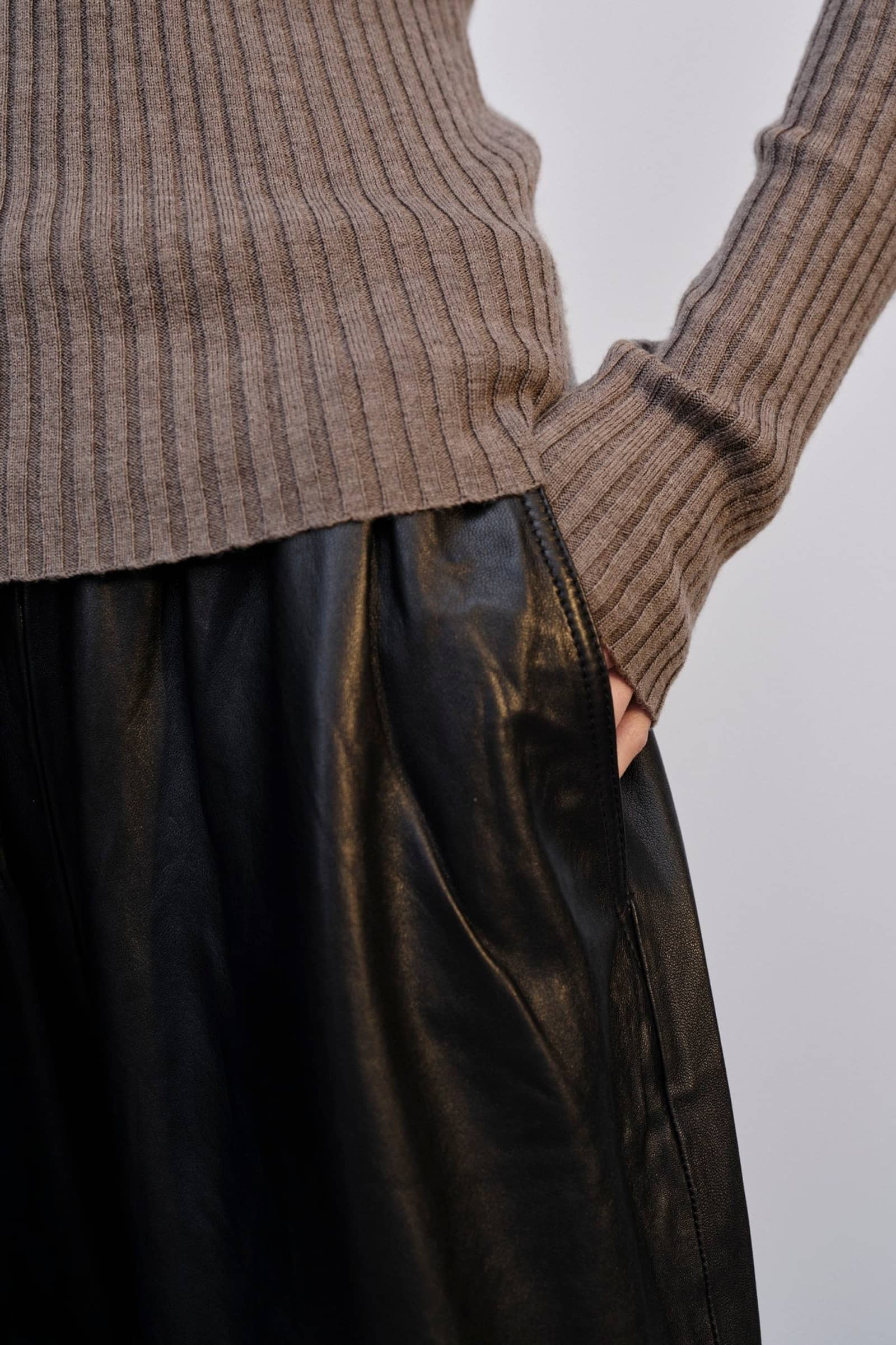 Camb Blouse Merino Wool - Earth made by HERSKIND