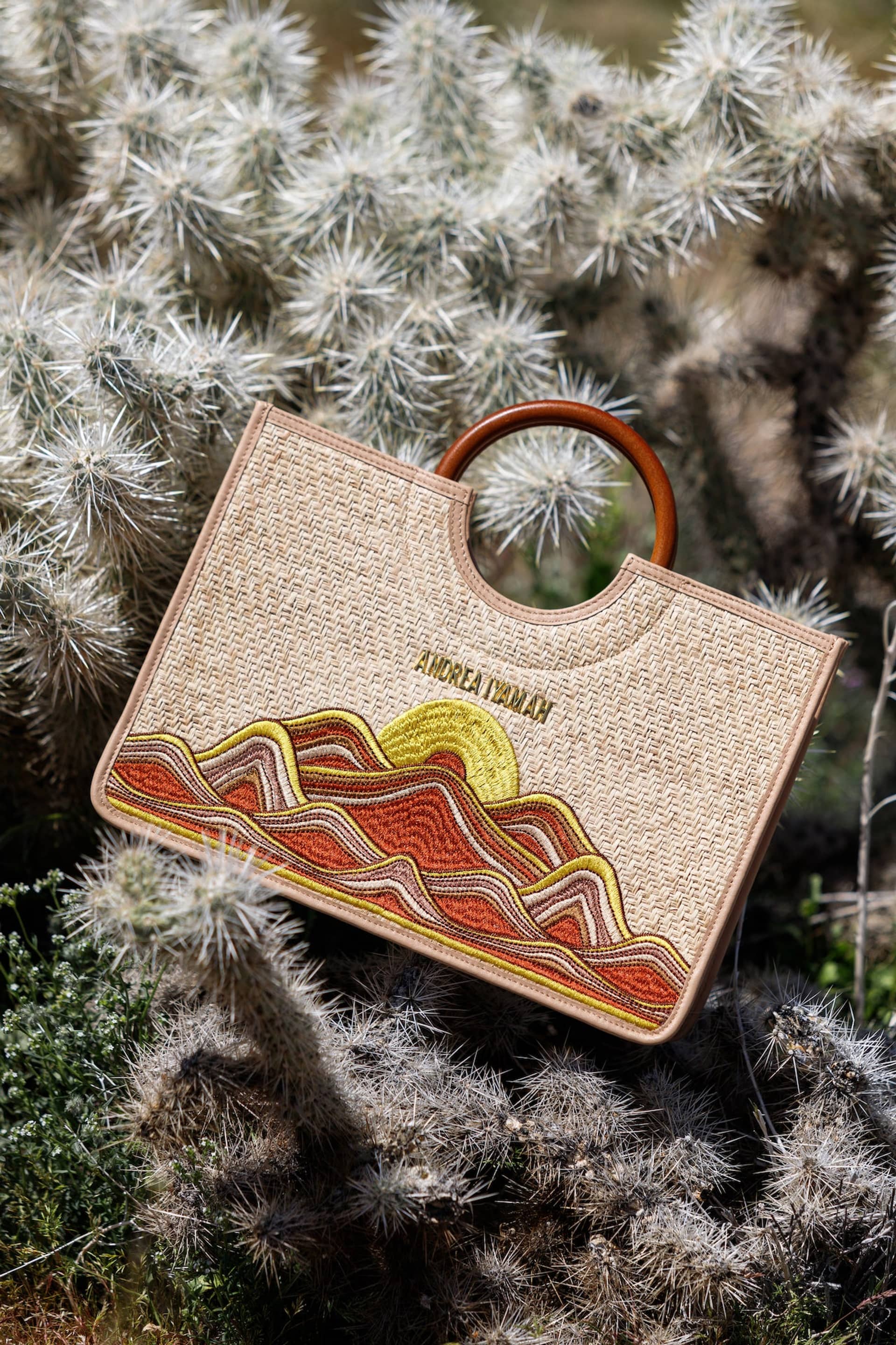 ILLO ESCAPE BAG MIDI made by Andrea Iyamah