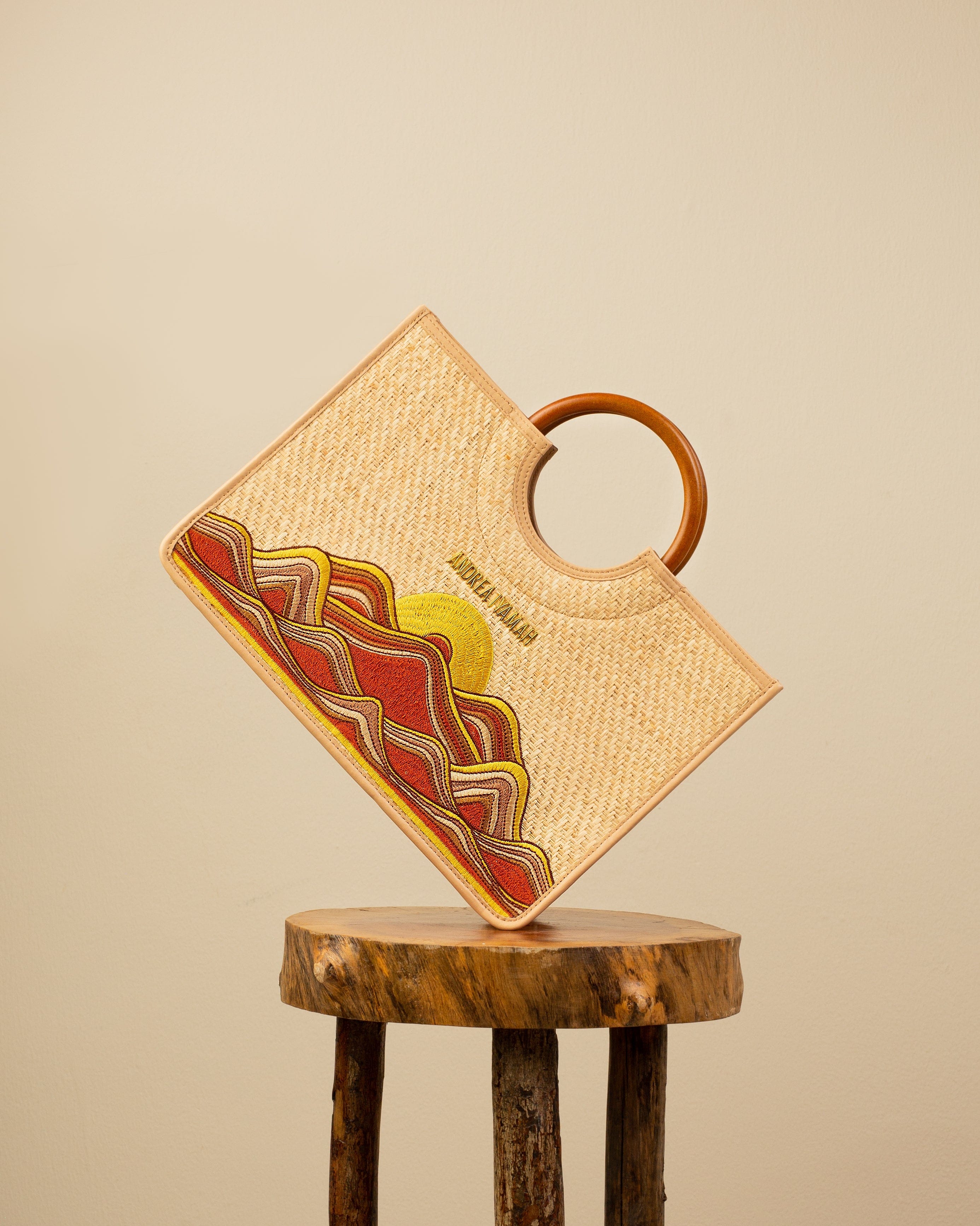 ILLO ESCAPE BAG MIDI in Beige made by Andrea Iyamah