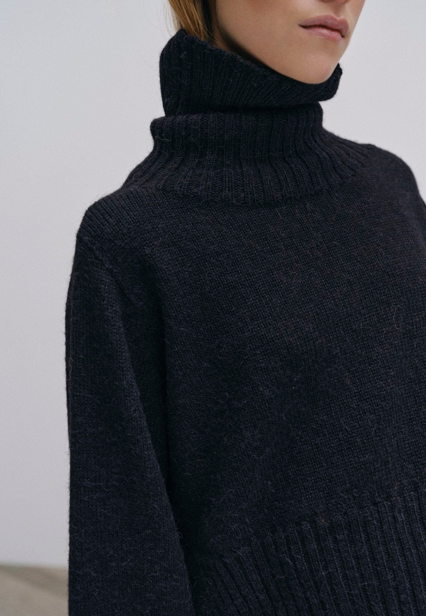Jojo Knit Turtleneck - Black made by HERSKIND