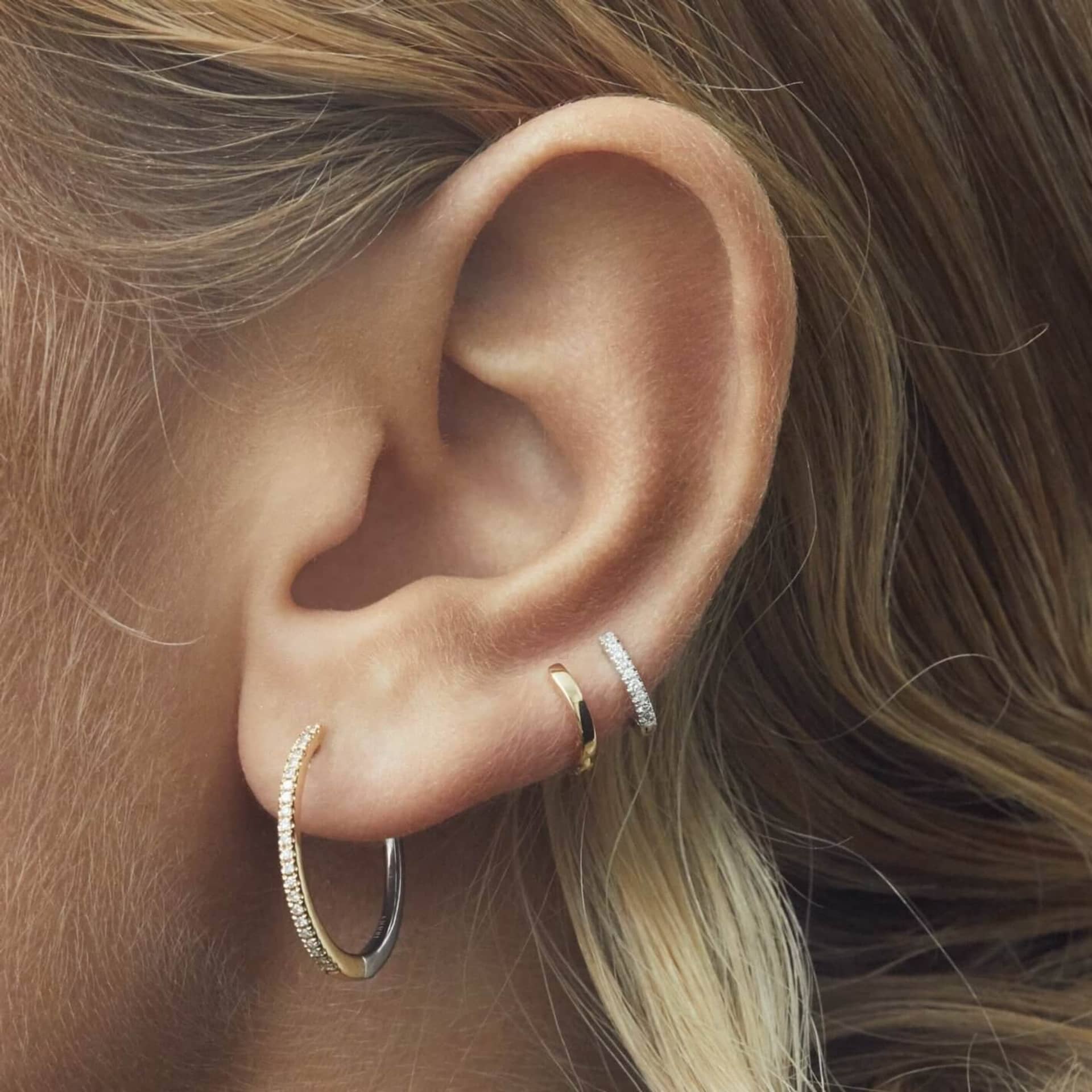 HUGGIE WHITE DIAMOND & WHITE GOLD - 8mm made by ENNUI