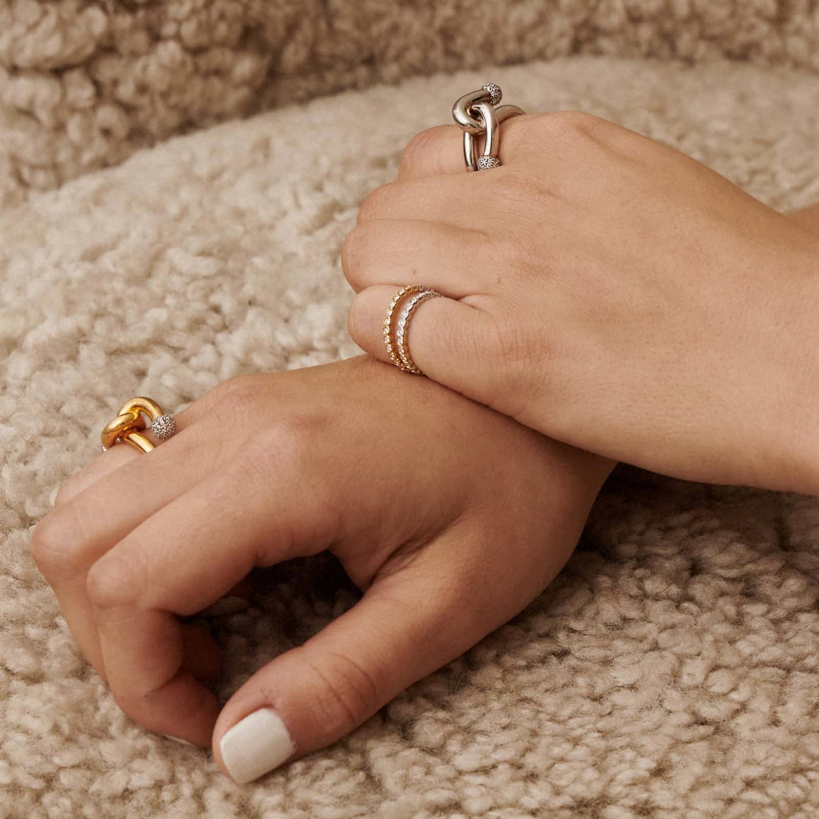 HERA RING - WHITE DIAMONDS & WHITE/YELLOW GOLD made by ENNUI