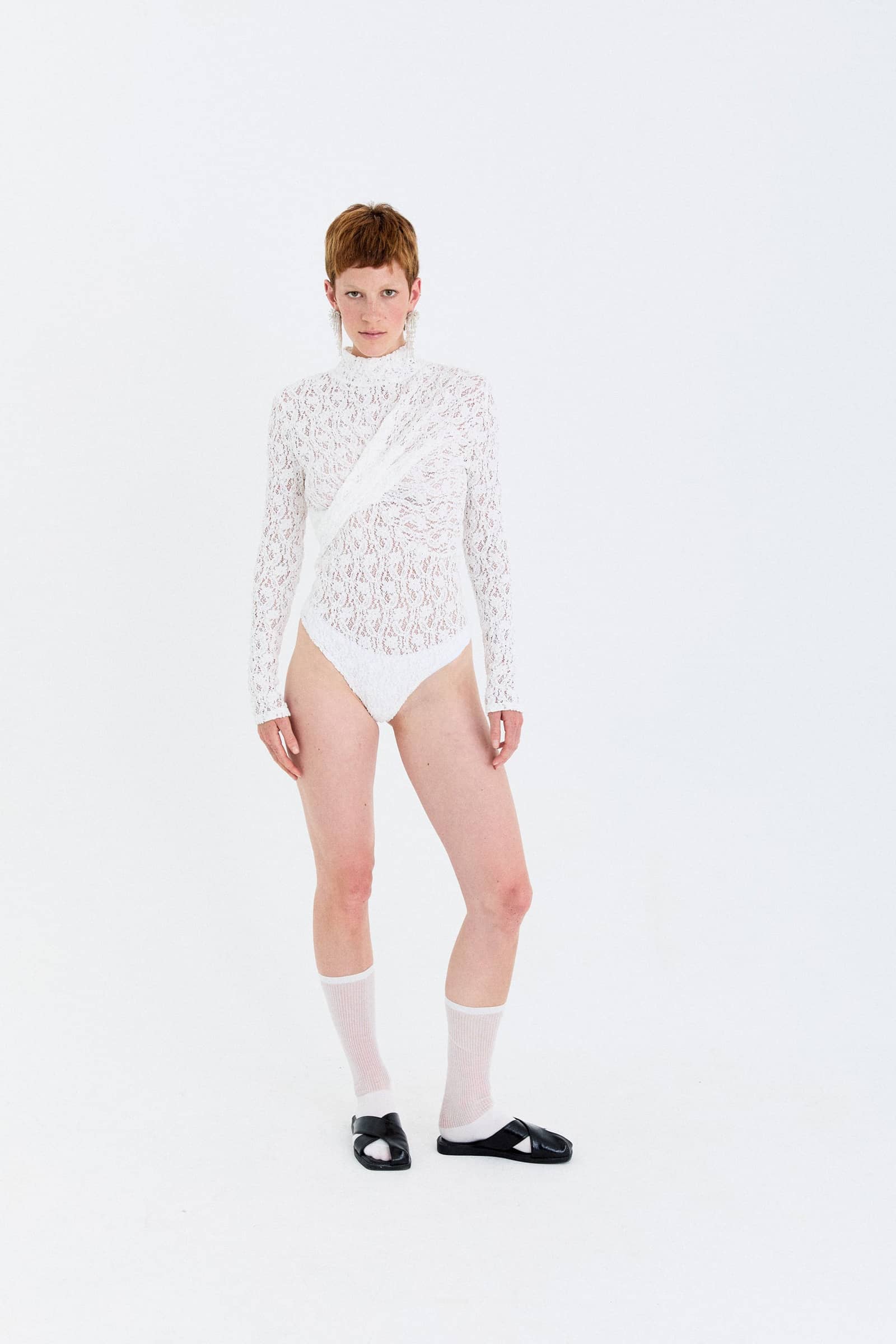 REVERSIBLE TWISTED-KNOT TOP BLACK made by YIBRI