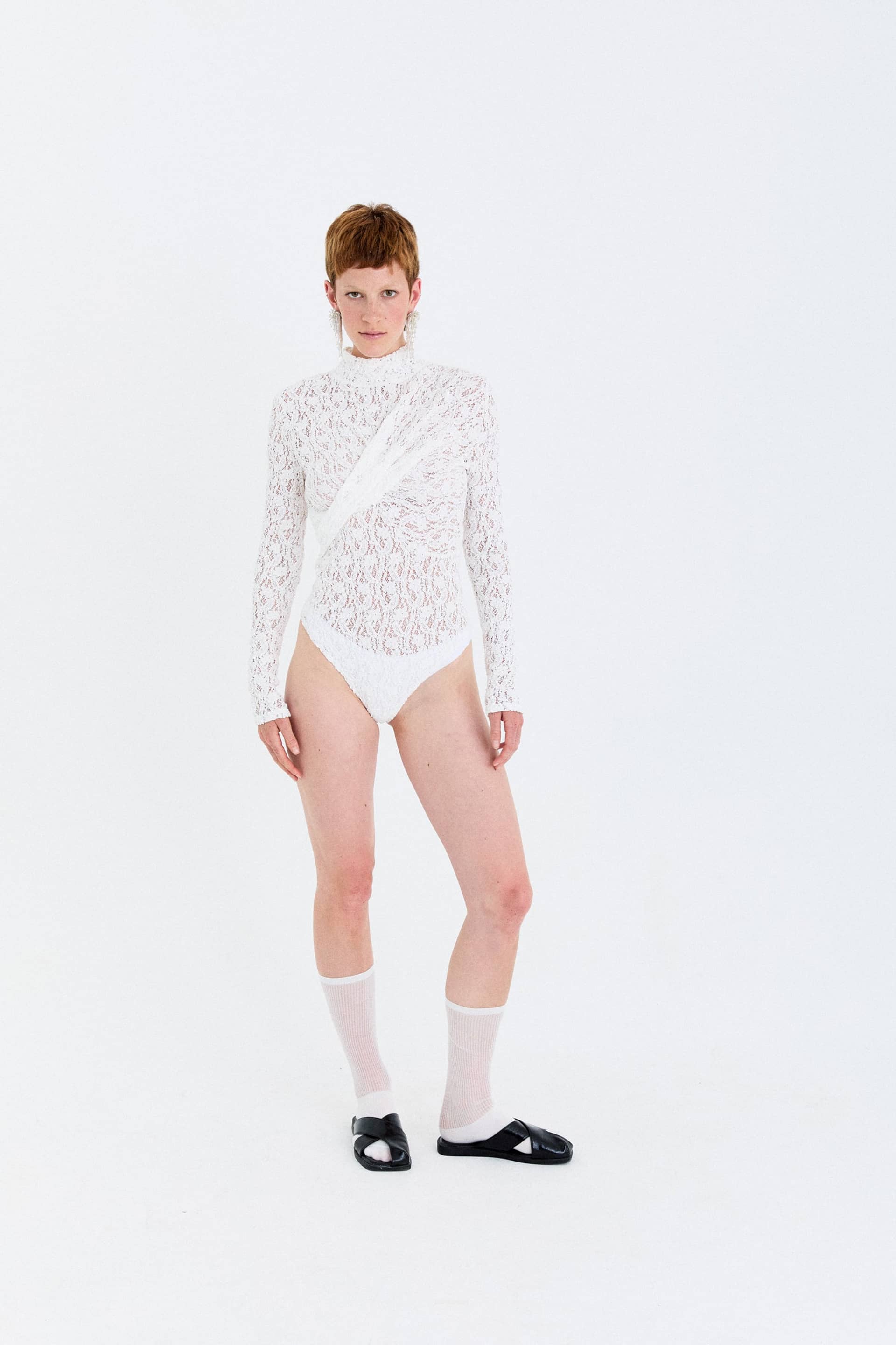 REVERSIBLE TWISTED-KNOT TOP BLACK made by YIBRI