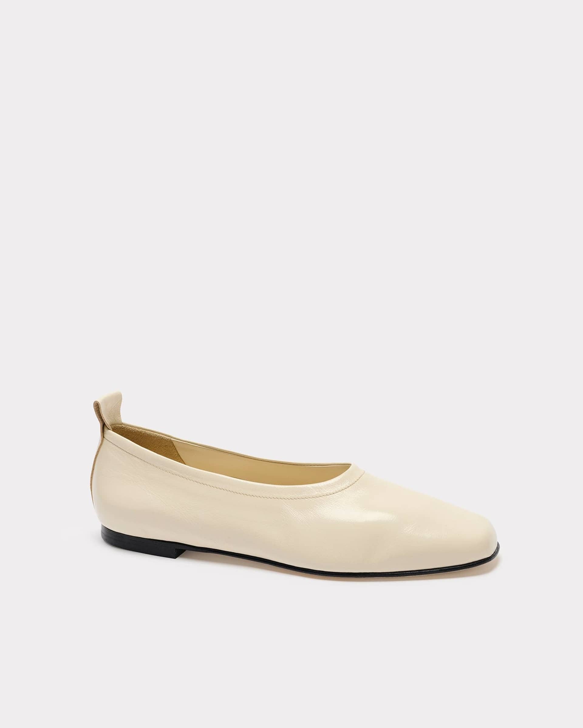 The Foundation Flat - Cream Patent made by ESSEN