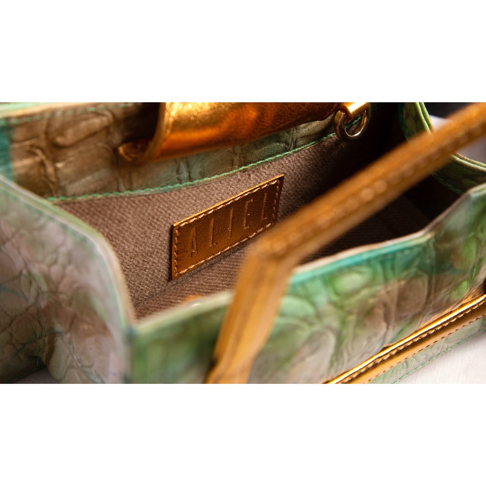 Jari'aa - Turquoise - Square Top Handle Bag made by ALIEL