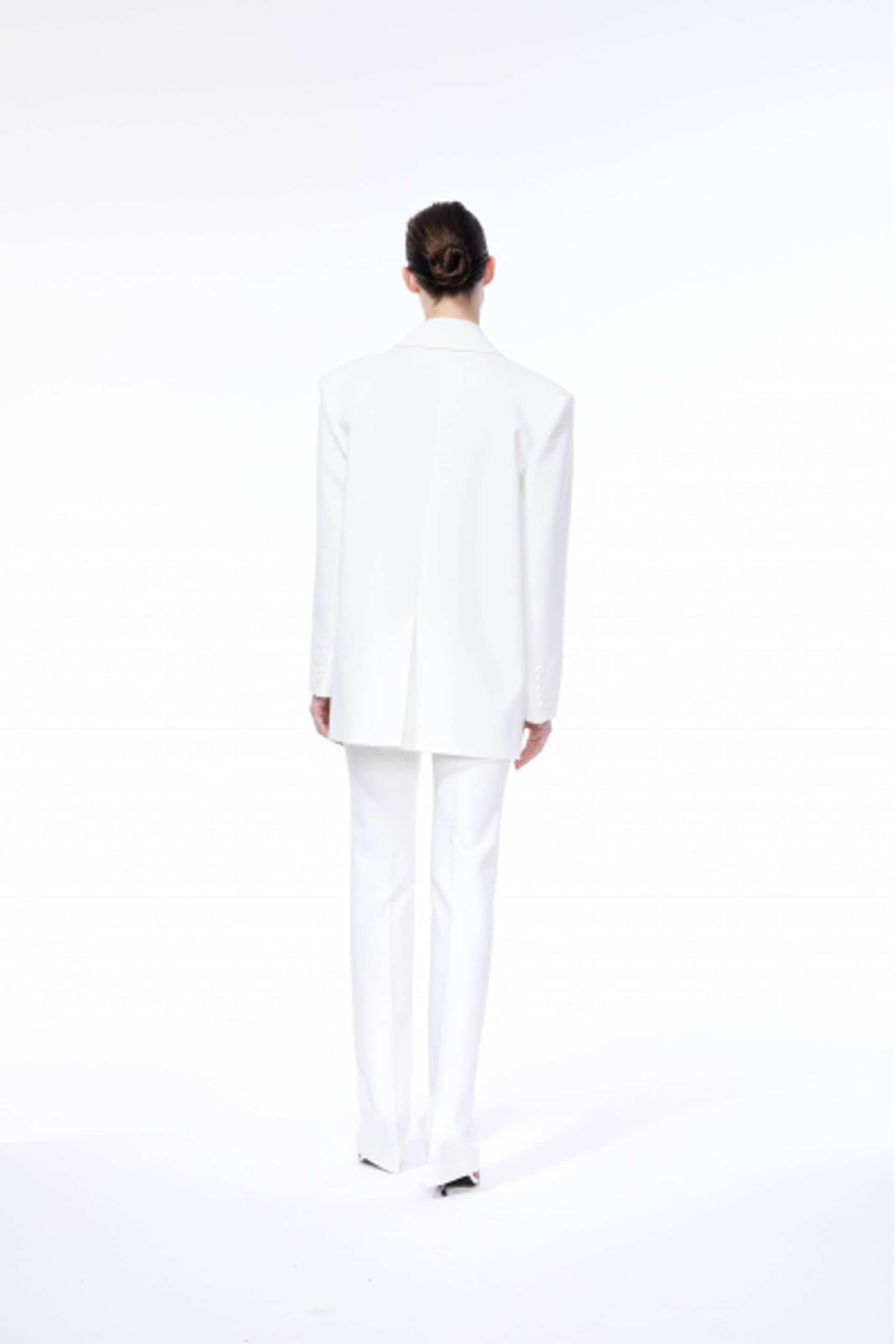 TAILORED SLIM TROUSERS made by NUÉ