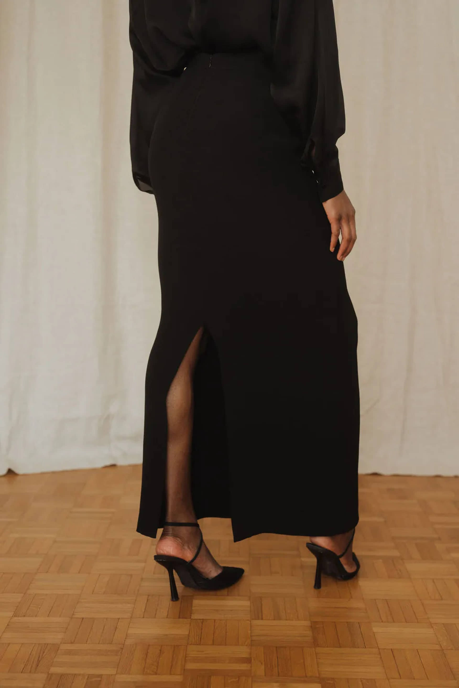 Long straight cut silk skirt - Black made by MORACÉE