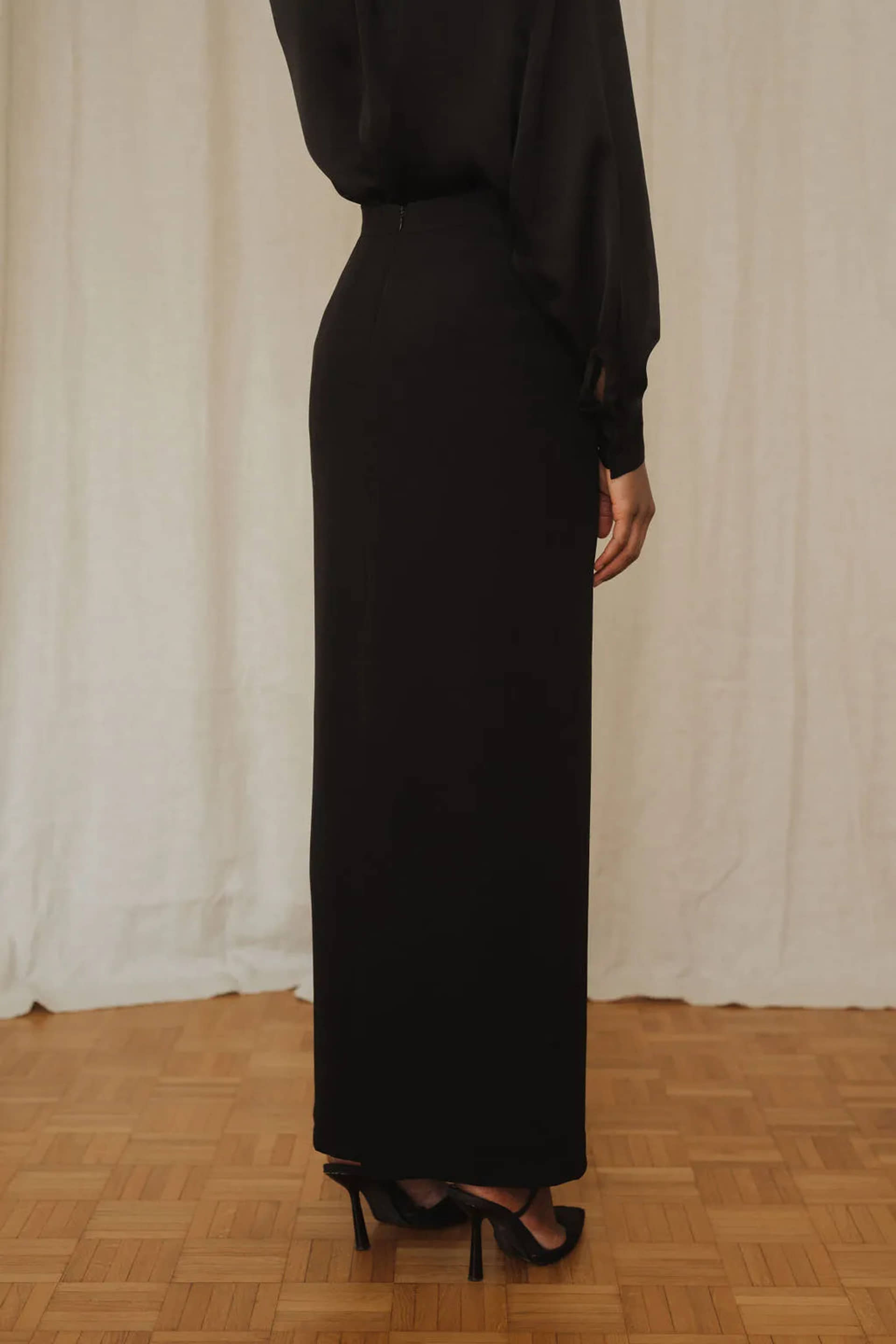 Long straight cut silk skirt - Black made by MORACÉE