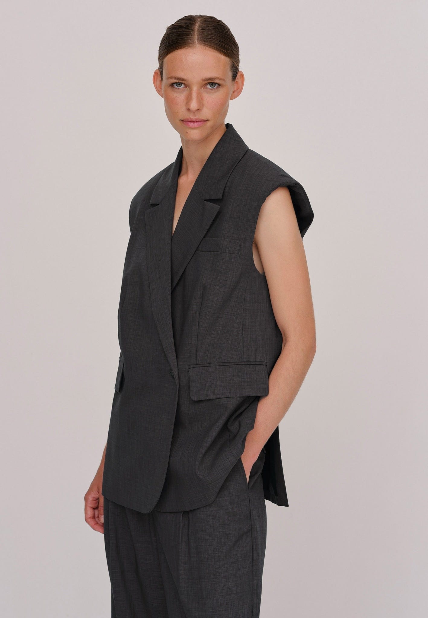 Averill Vest - Ebony made by HERSKIND