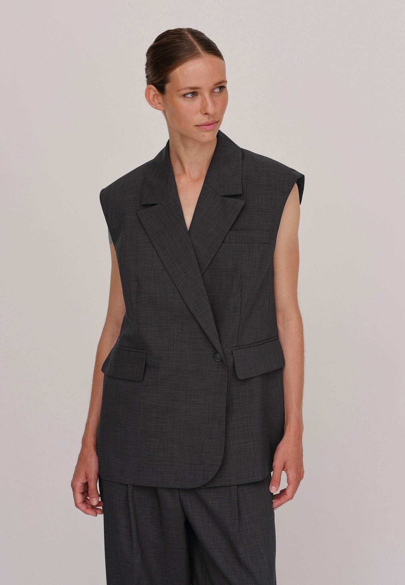 Averill Vest - Ebony made by HERSKIND