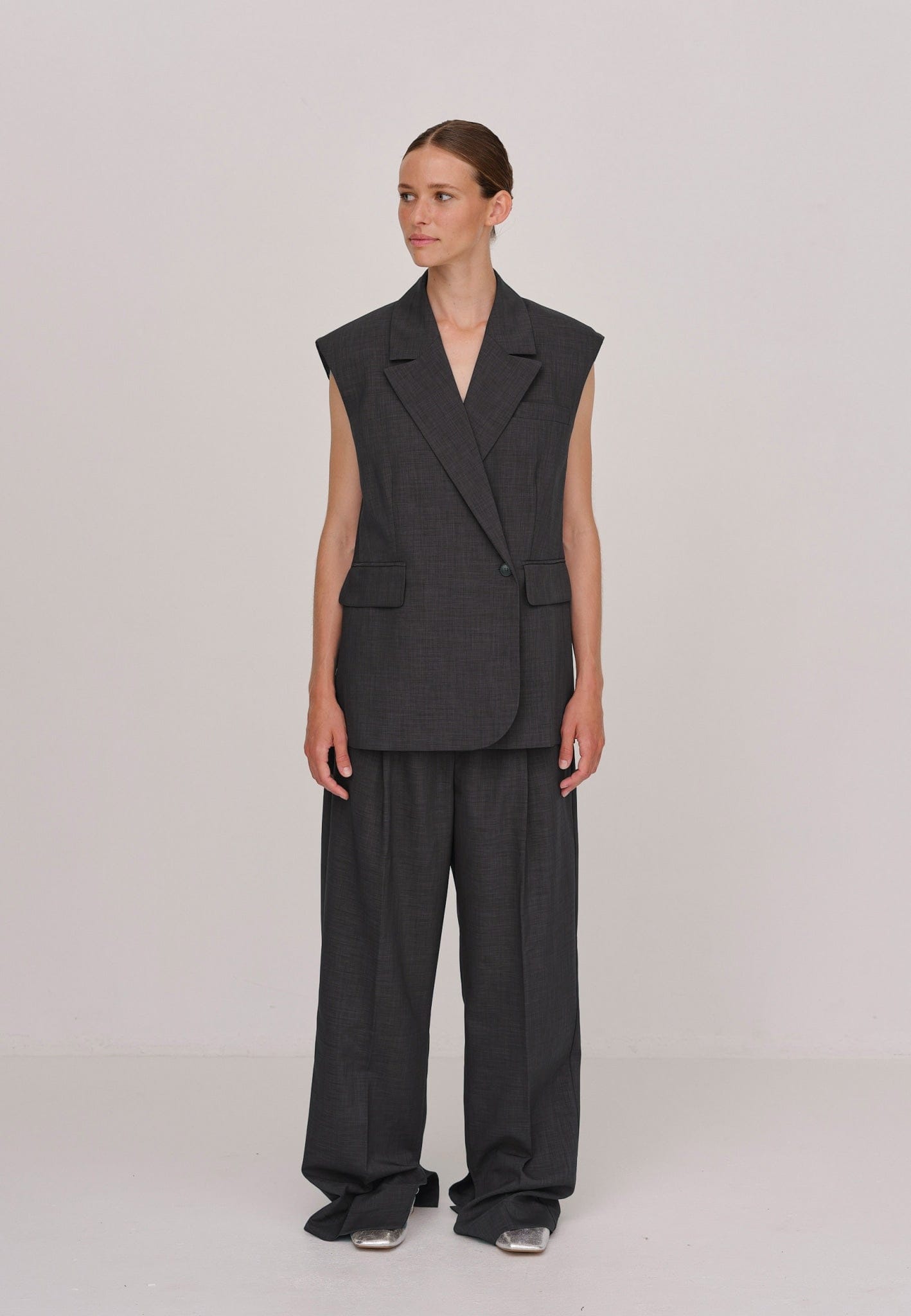 Averill Vest - Ebony made by HERSKIND