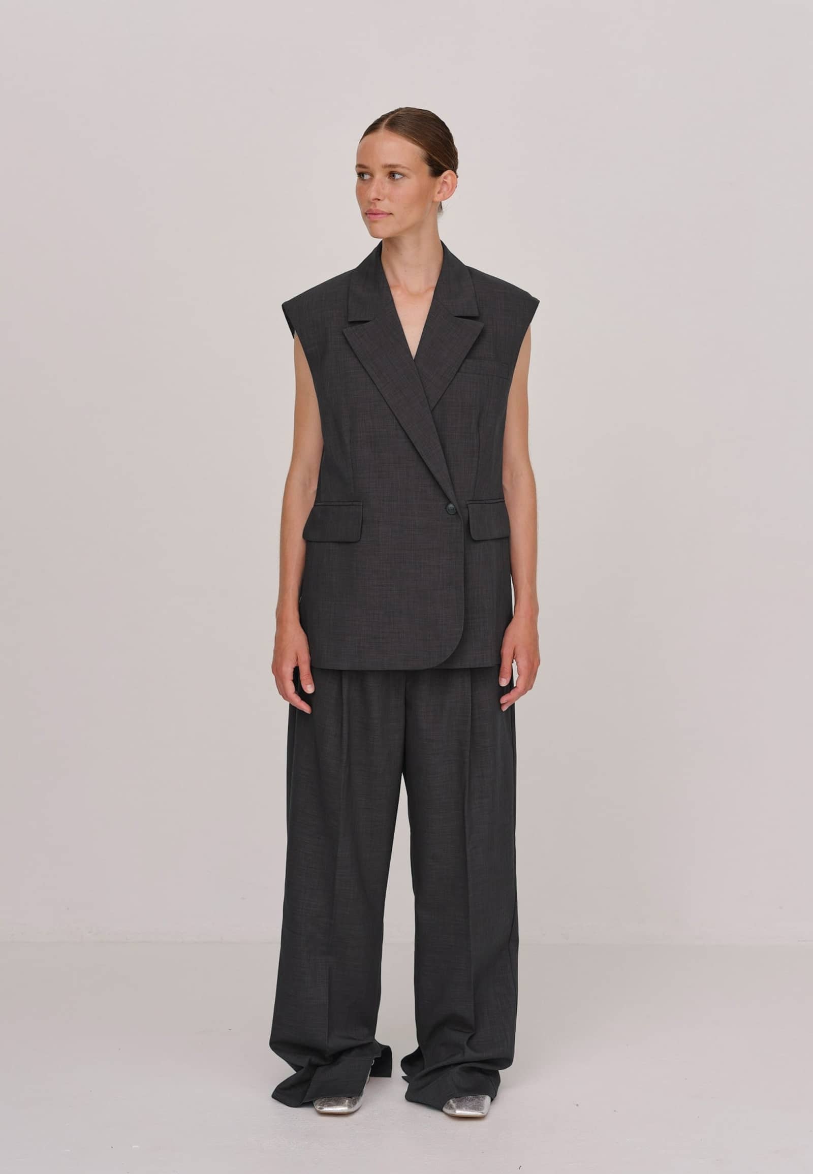 Averill Vest - Ebony made by HERSKIND