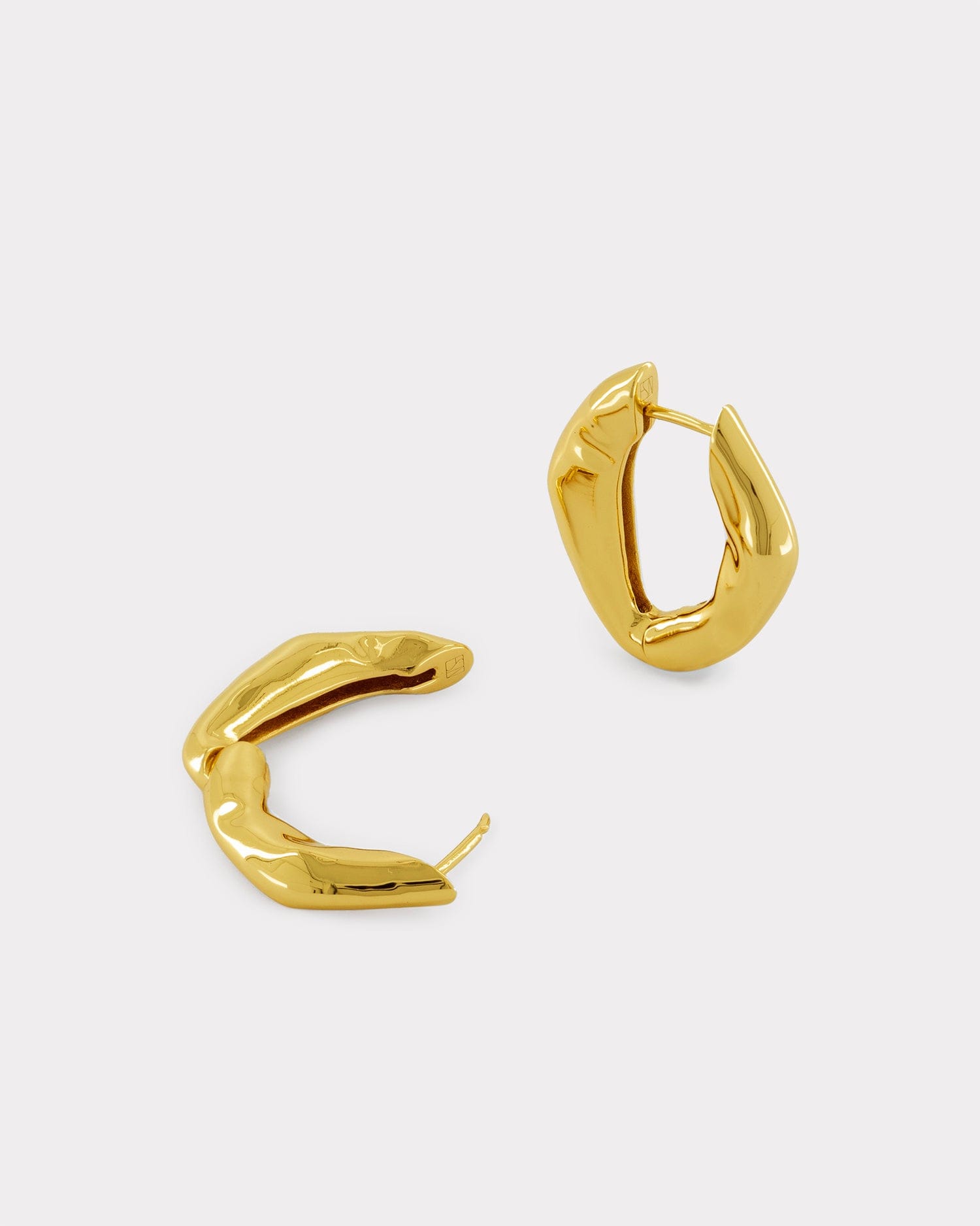 The Hoop Earrings - Gold made by ESSEN