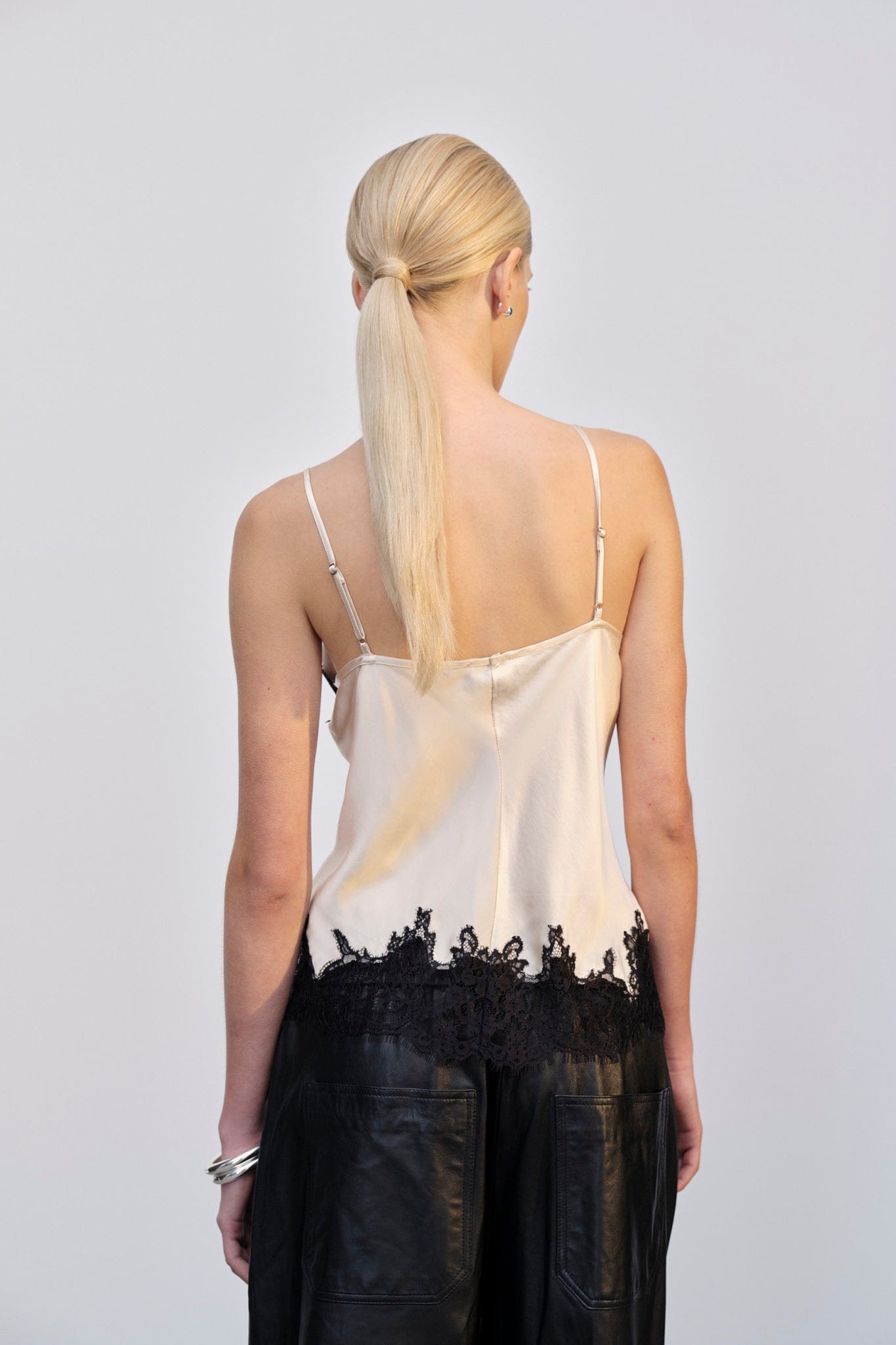 Zew Top - Creme / Black made by HERSKIND