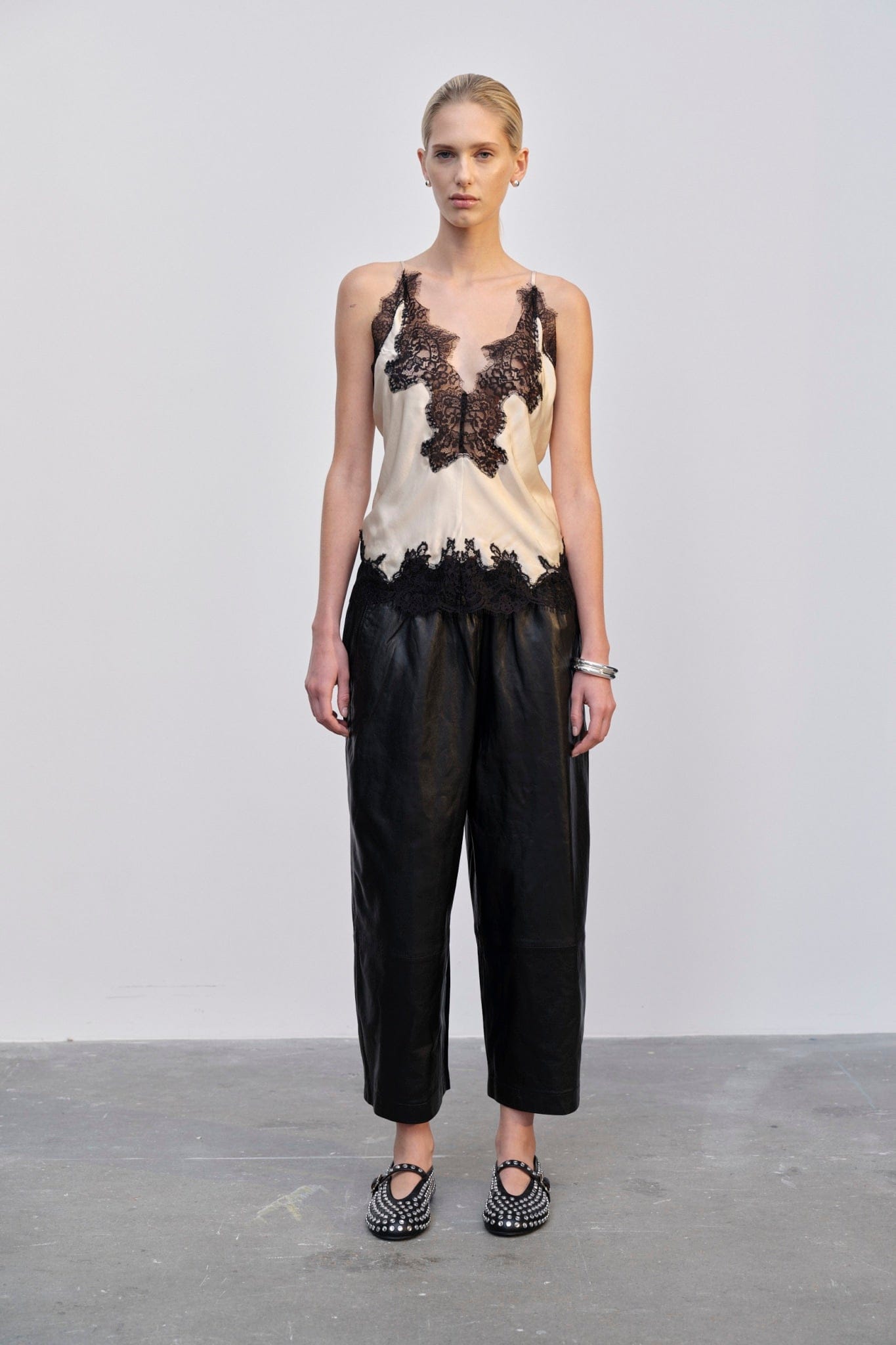 Zew Top - Creme / Black made by HERSKIND