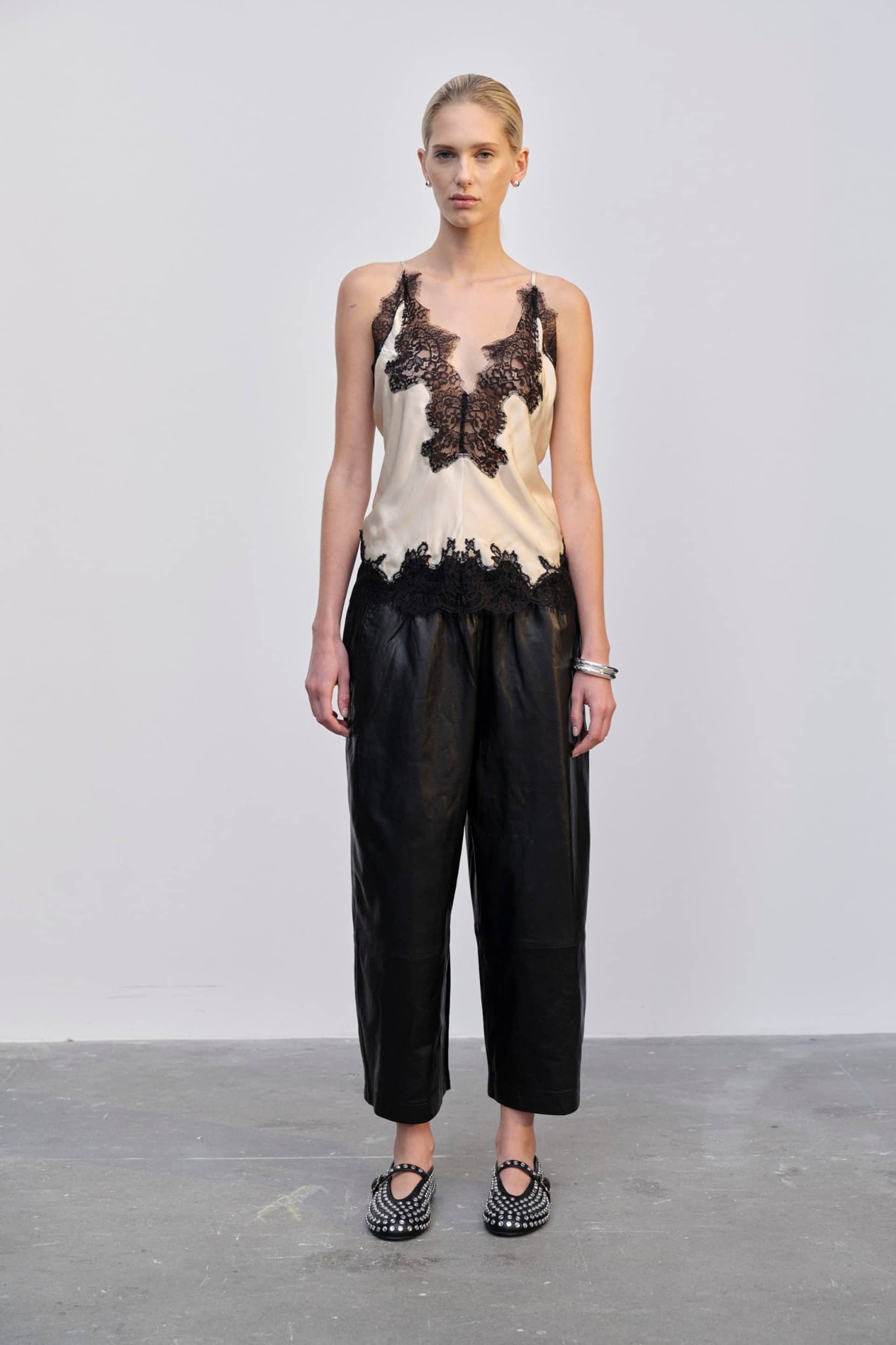 Zew Top - Creme / Black made by HERSKIND