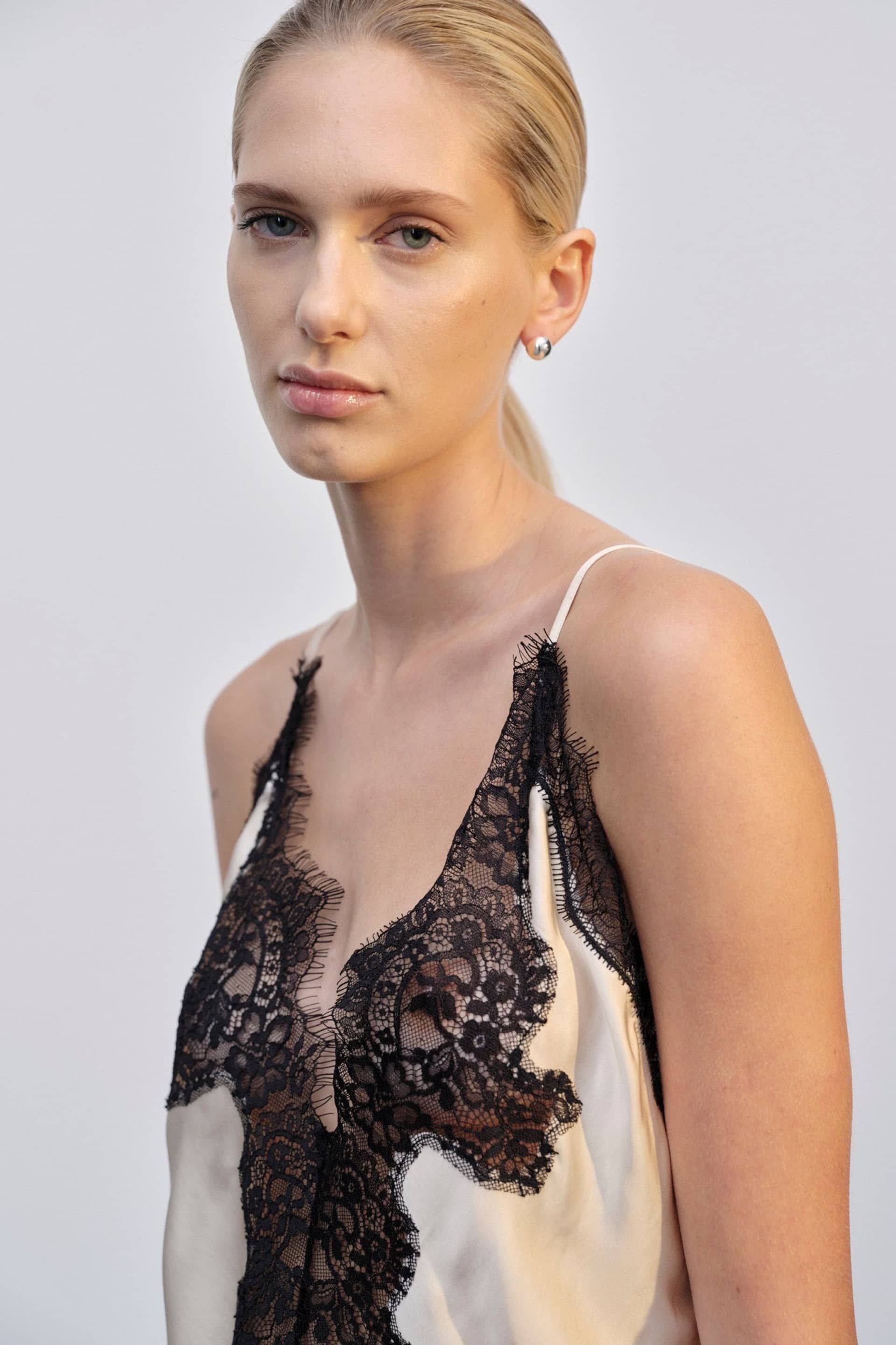 Zew Top - Creme / Black made by HERSKIND