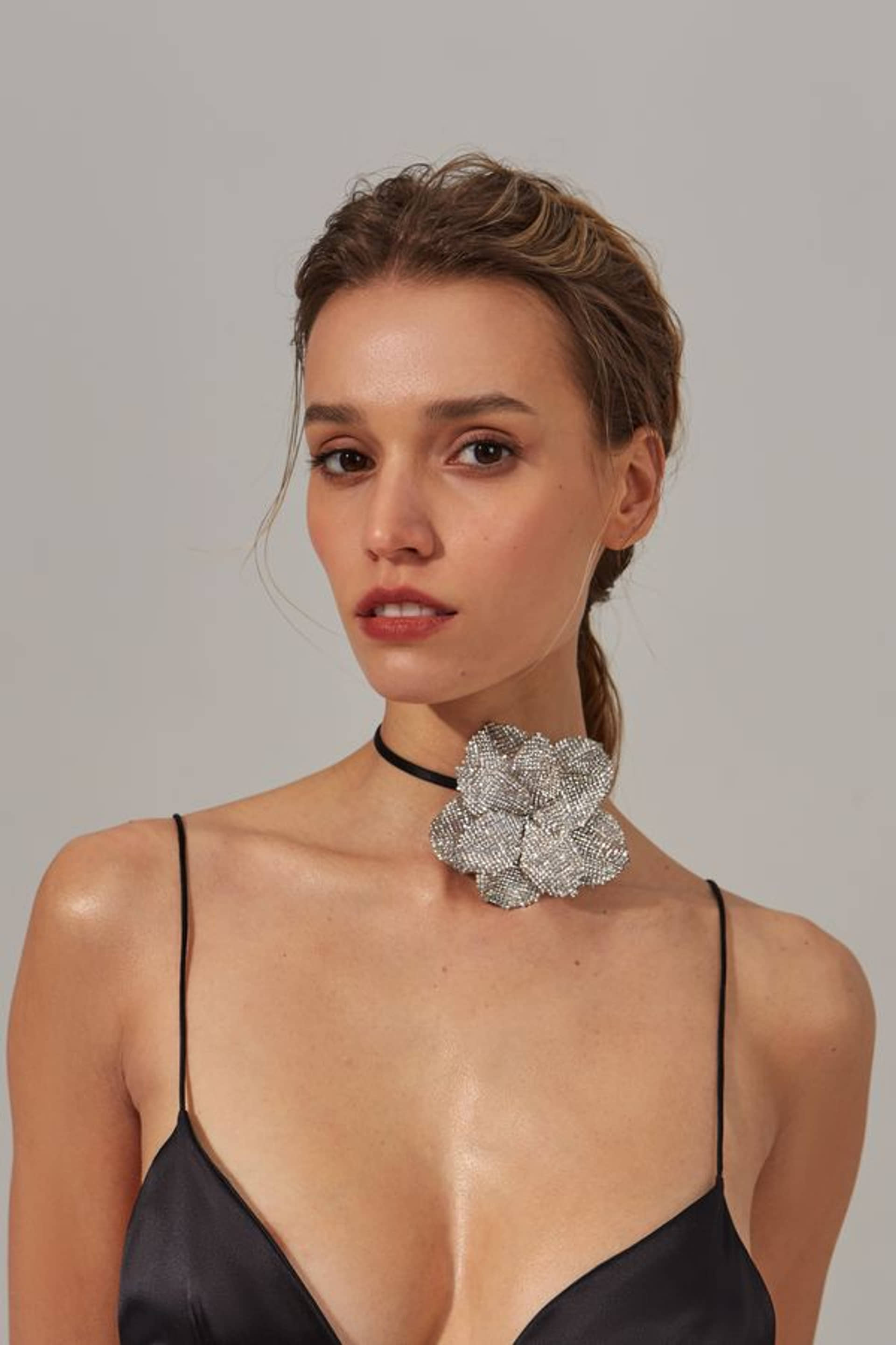 Crystal Flower choker made by NUÉ