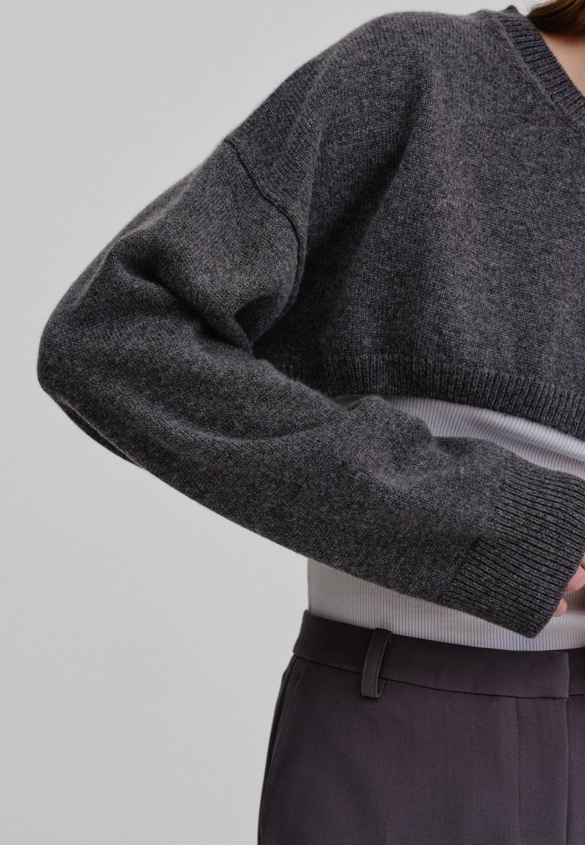 Bloch Knit - Grey melange in Grey made by HERSKIND