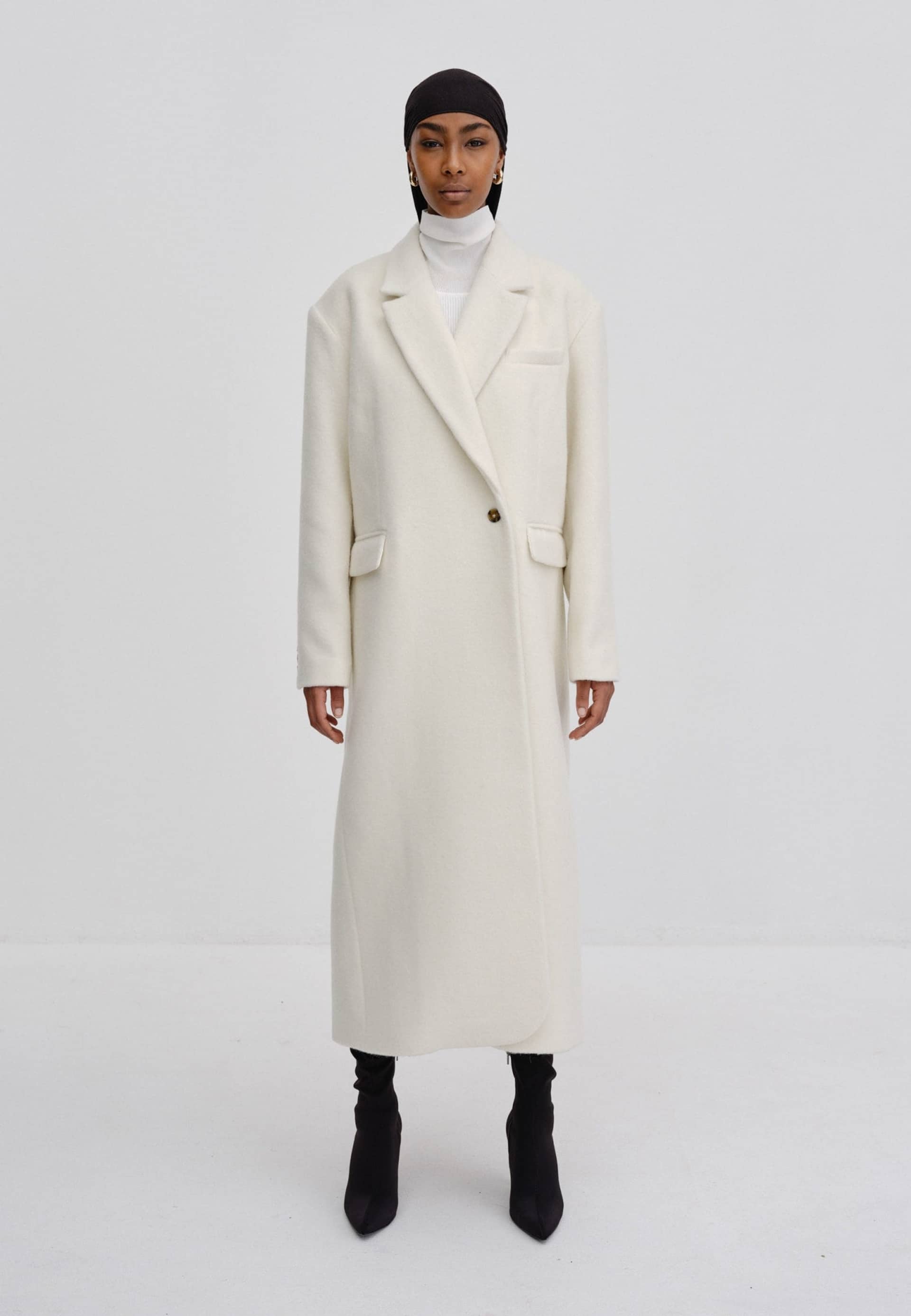Wanda Coat - Gardenia in White made by HERSKIND