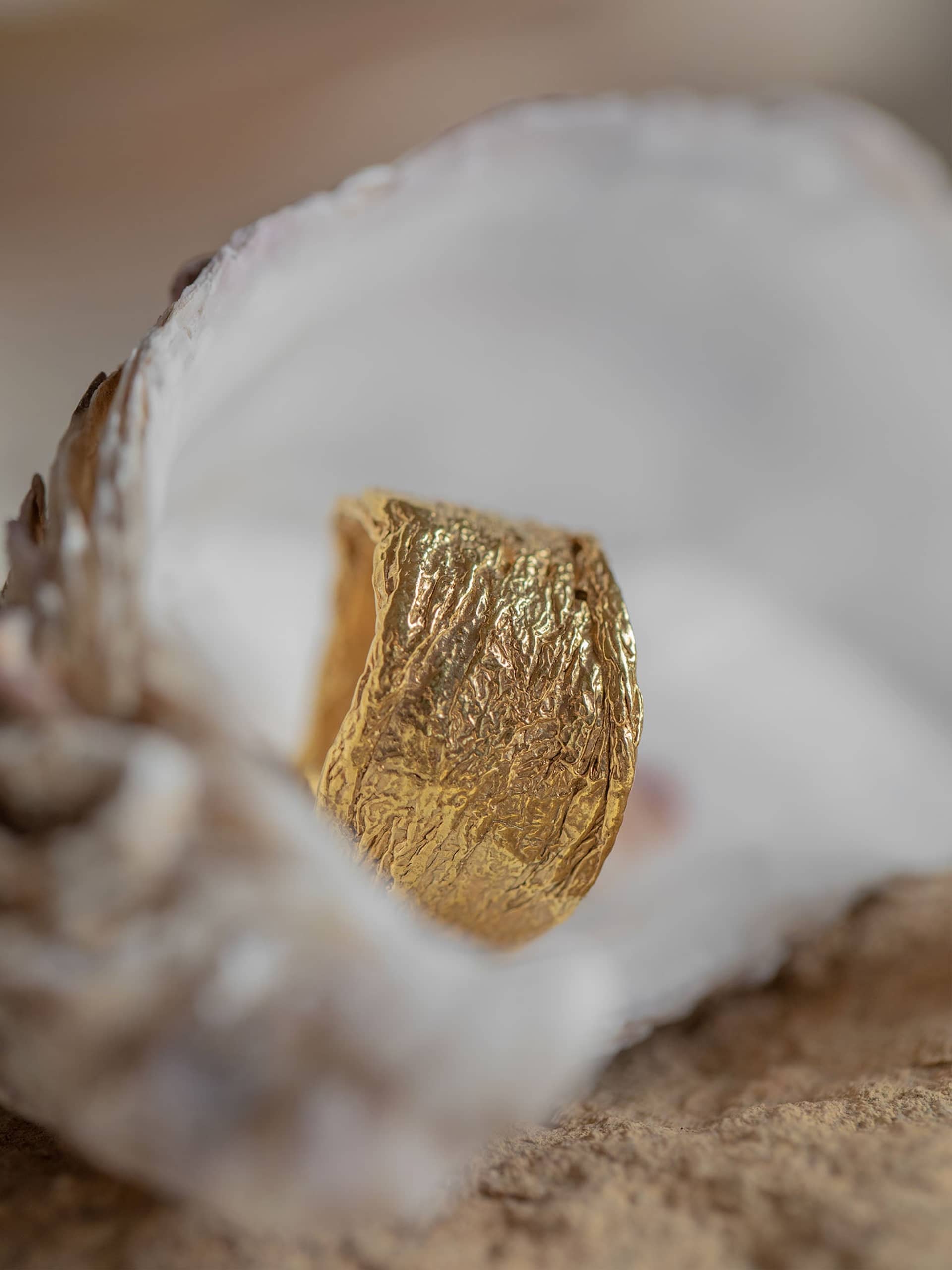 Archaic Ring Gold in Gold made by Eva Remenyi