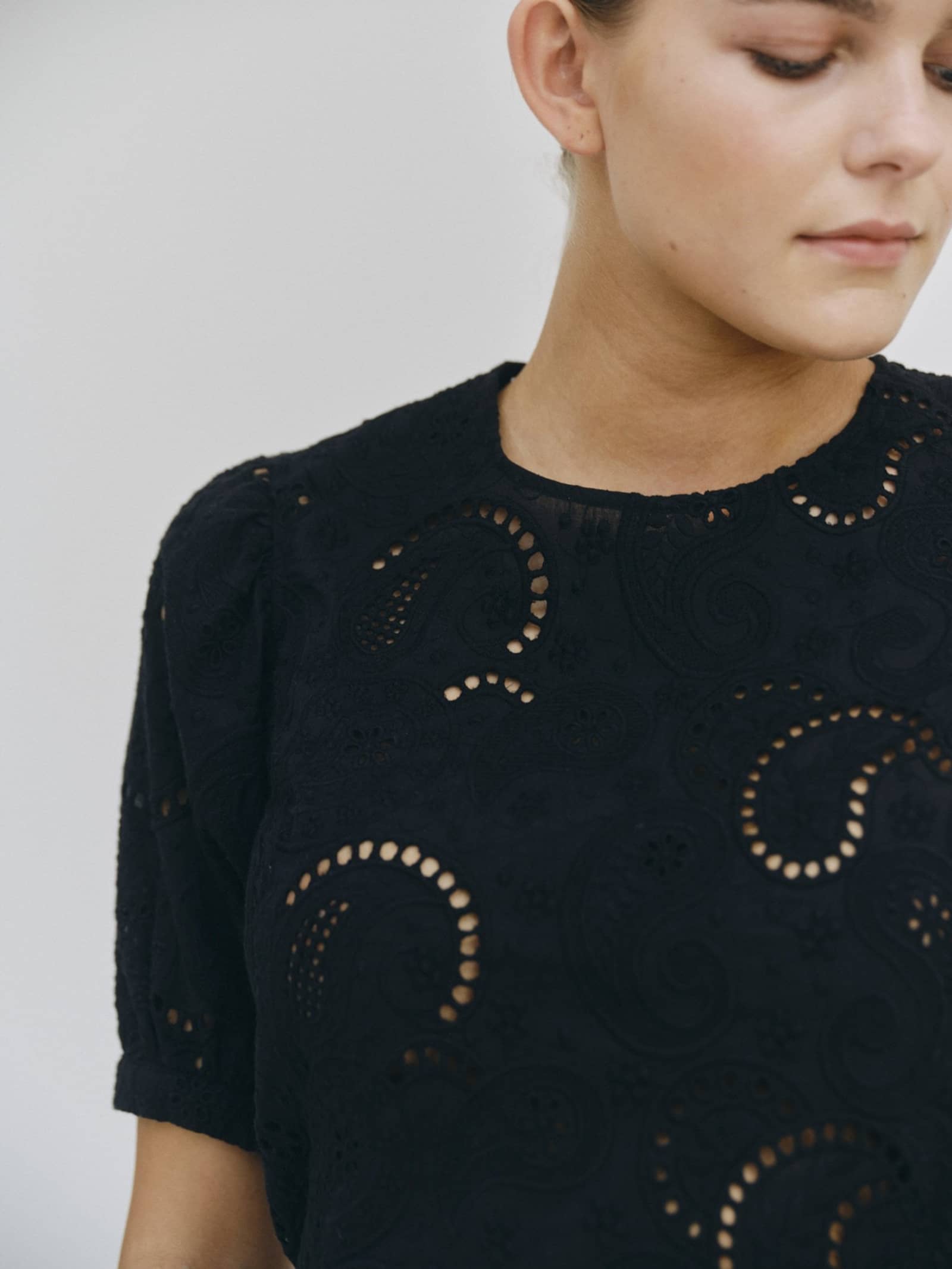 Ida Blouse - Black made by HERSKIND
