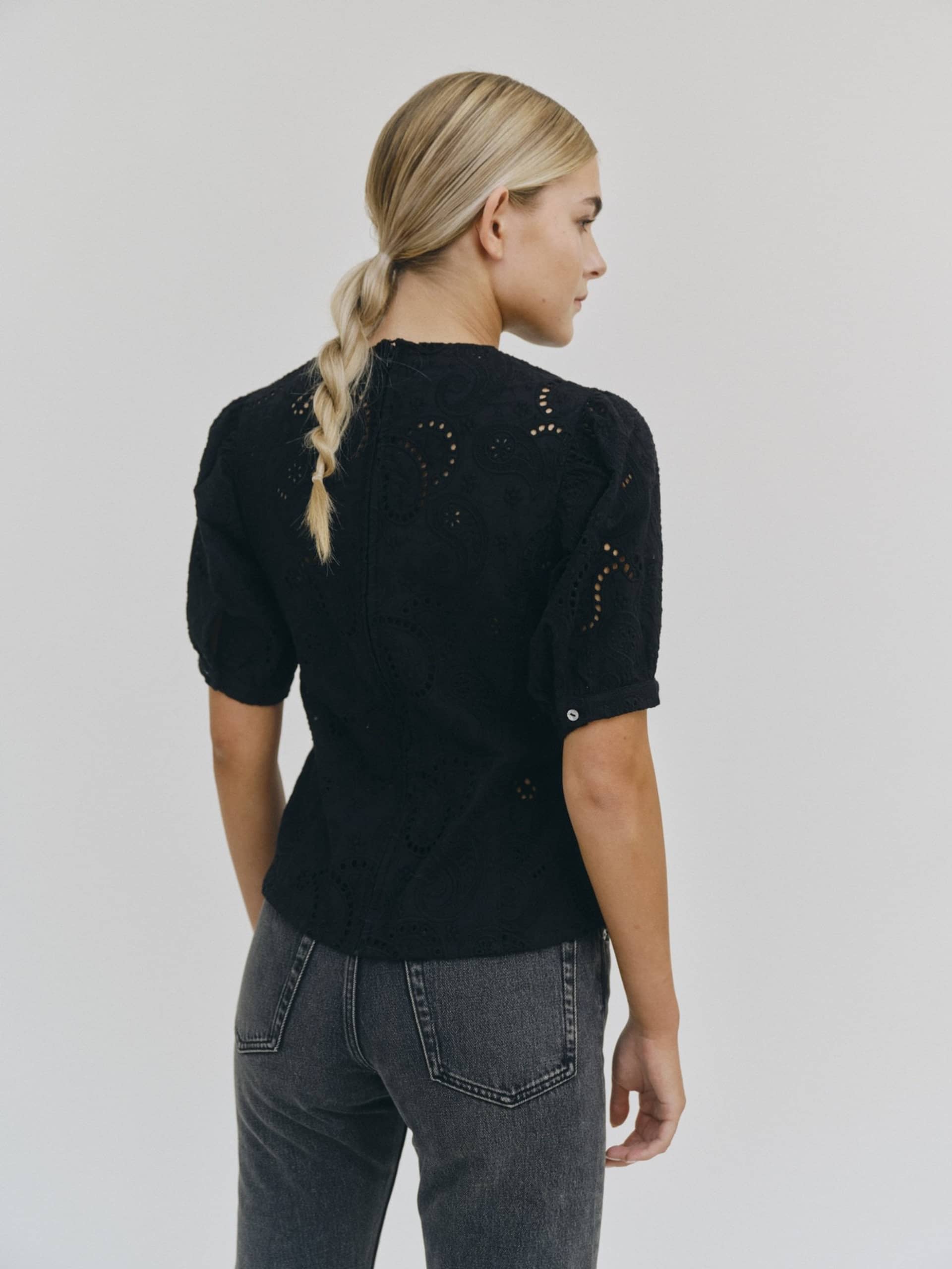 Ida Blouse - Black made by HERSKIND