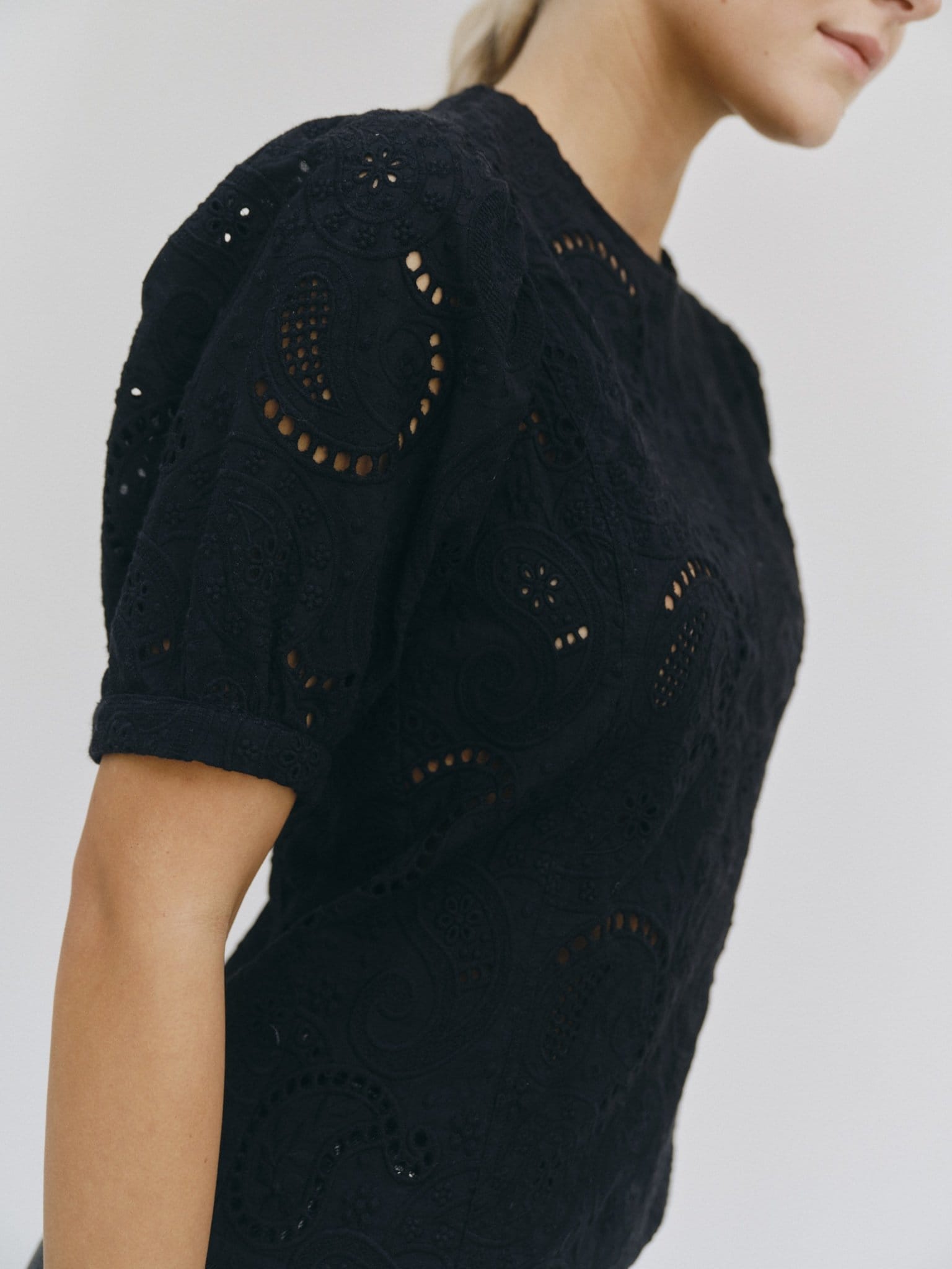 Ida Blouse - Black made by HERSKIND