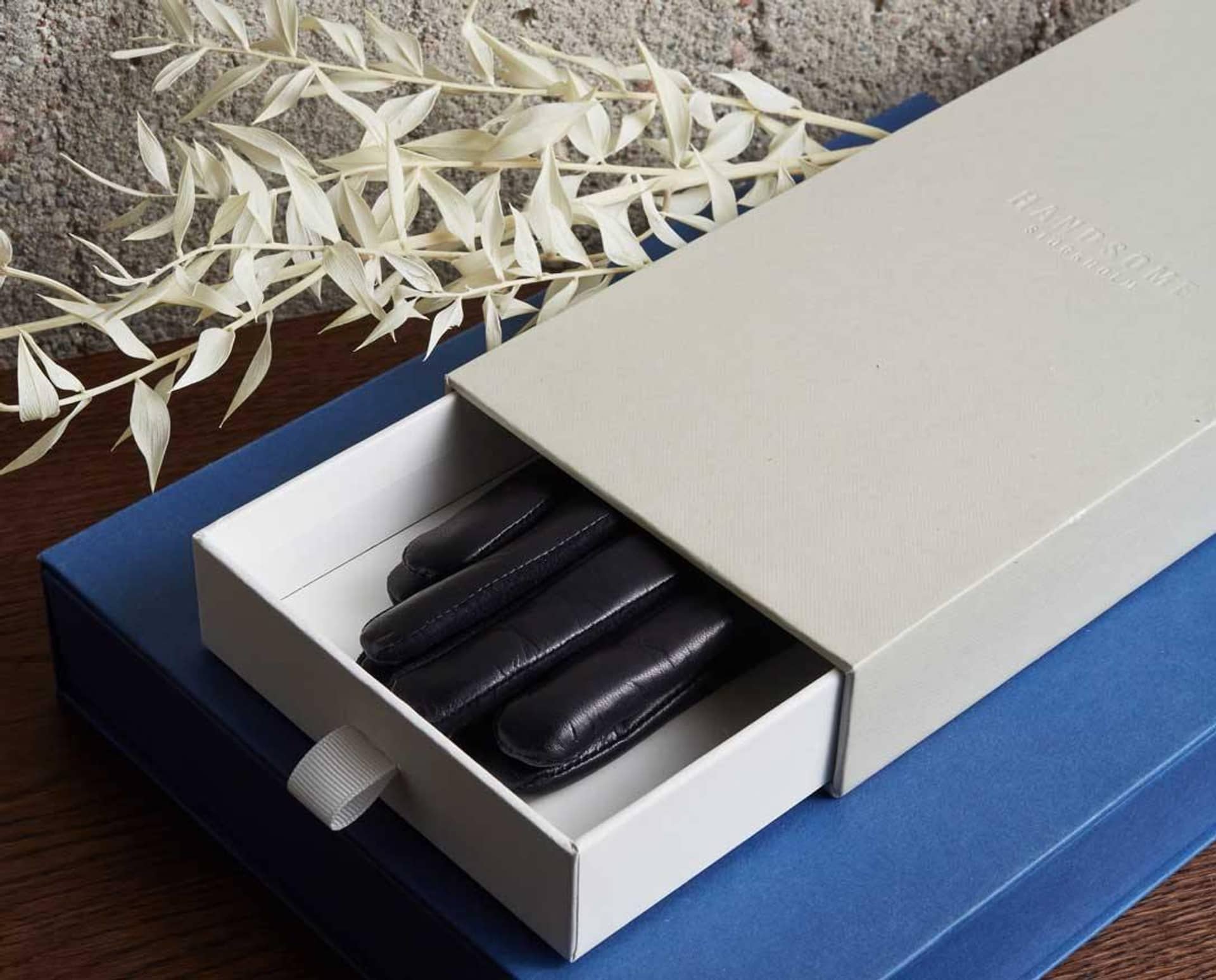 Essentials Navy made by Handsome Stockholm