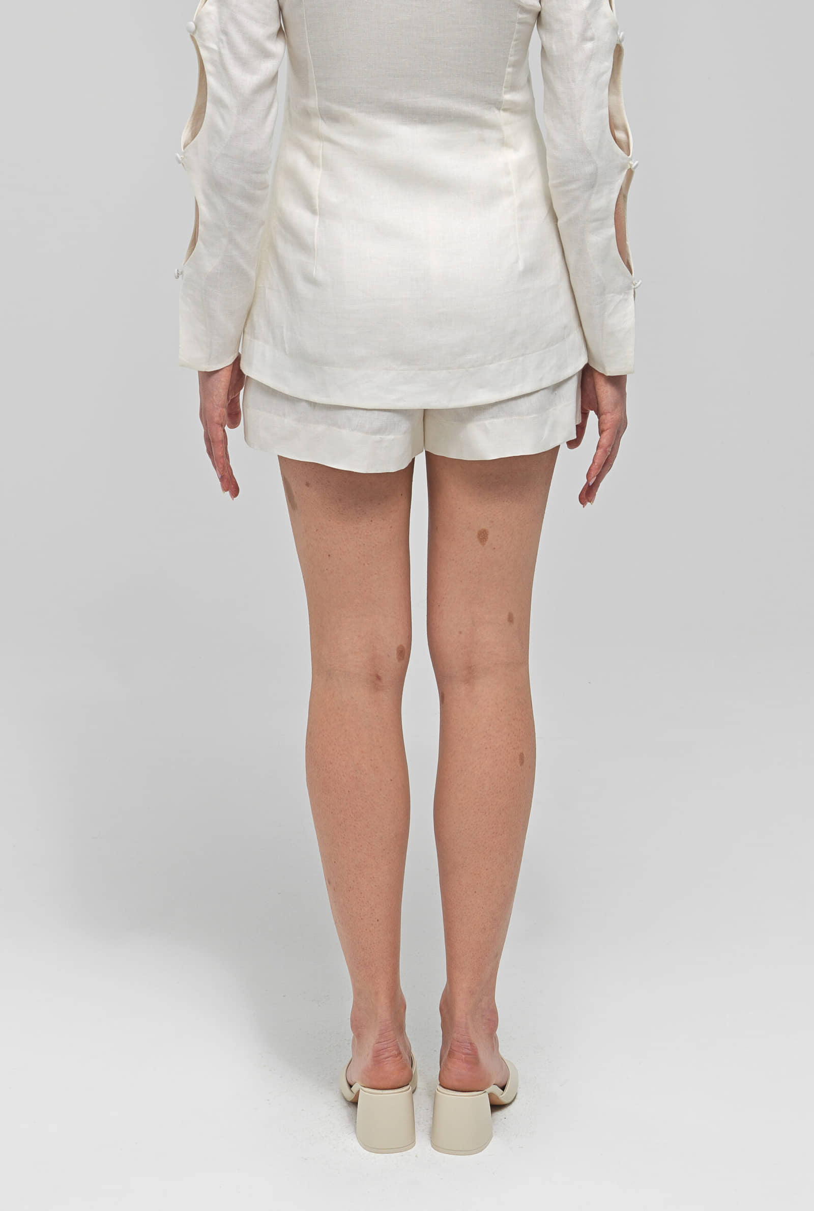 NEREUS White Short Linen Pants made by MAET