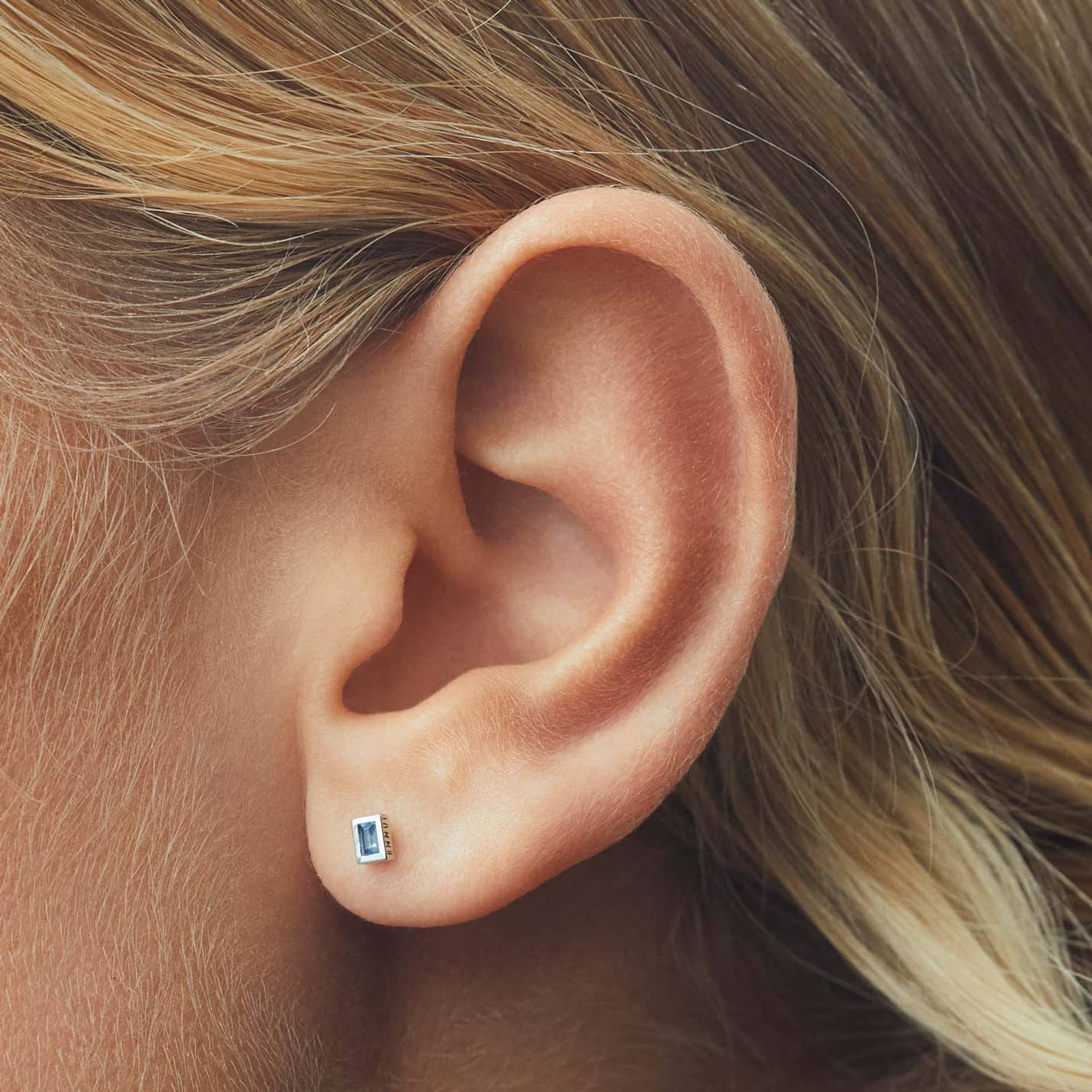 RECTANGULAR LABRET - DARK BLUE & WHITE GOLD made by ENNUI