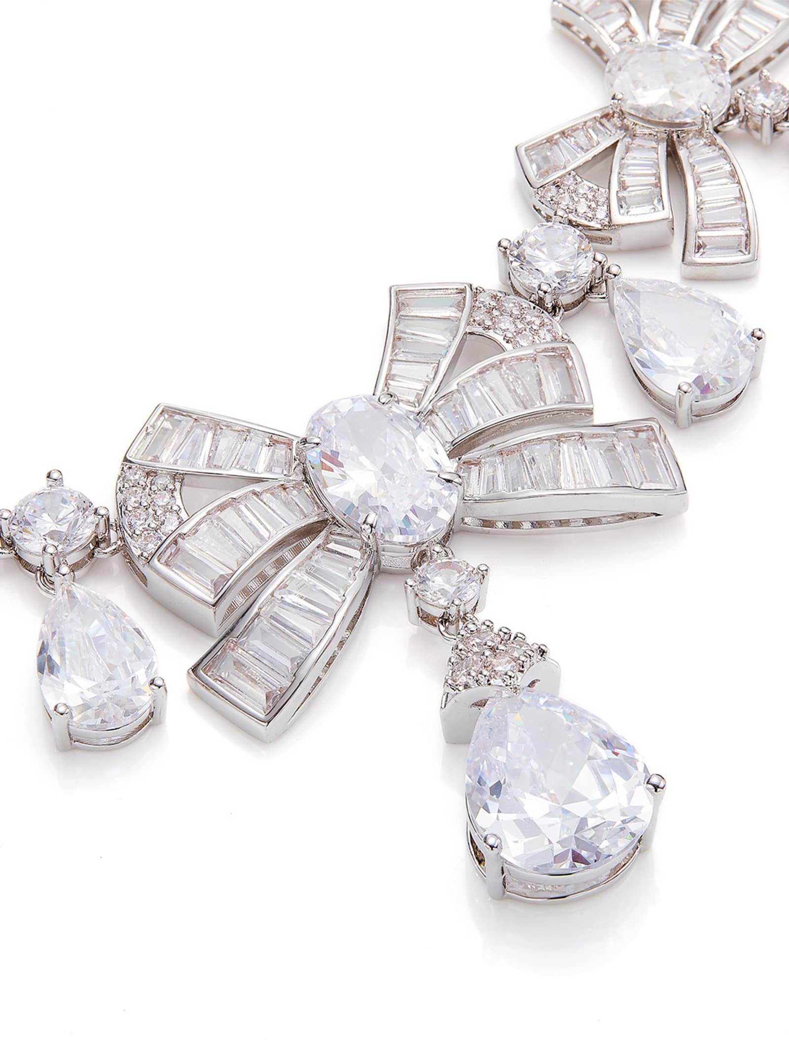 Evelyn Necklace made by Nana Jacqueline