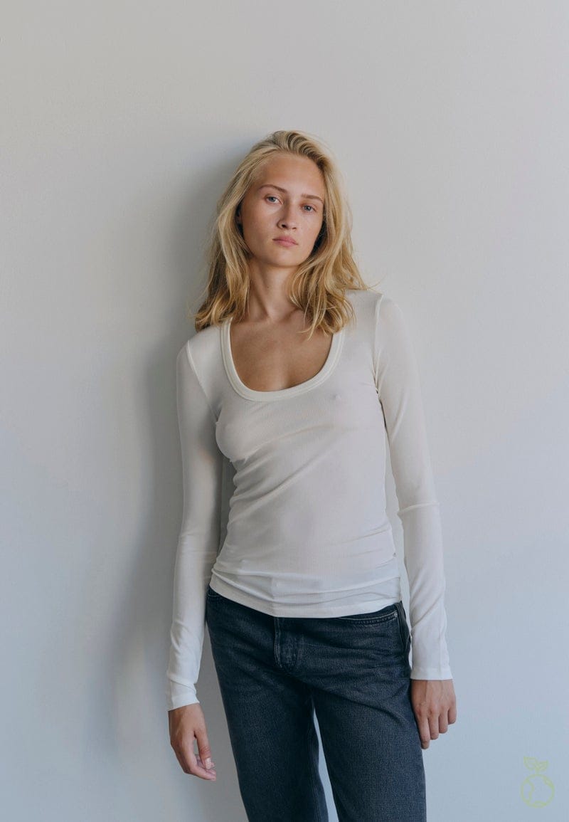 Indy T-Shirt l/s - White made by HERSKIND