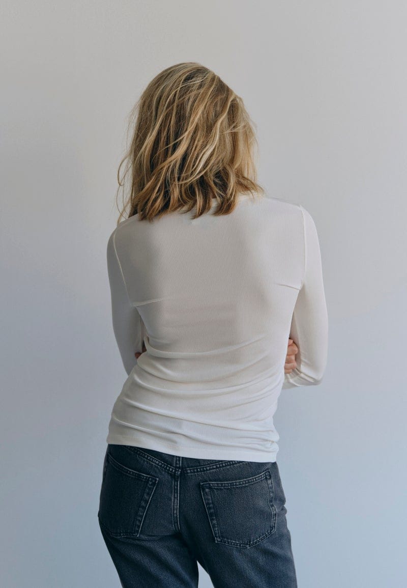 Indy T-Shirt l/s - White made by HERSKIND