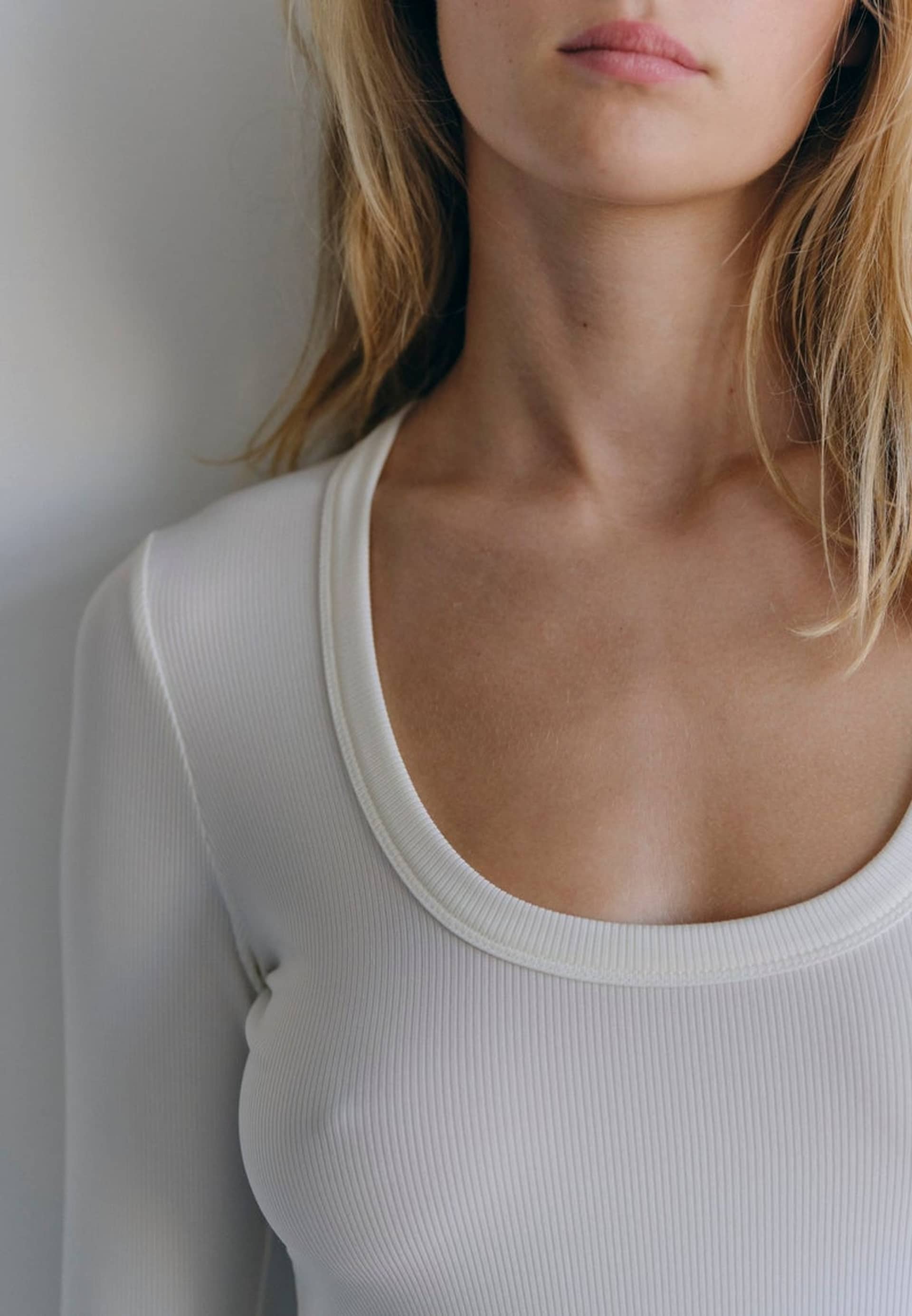 Indy T-Shirt l/s - White made by HERSKIND