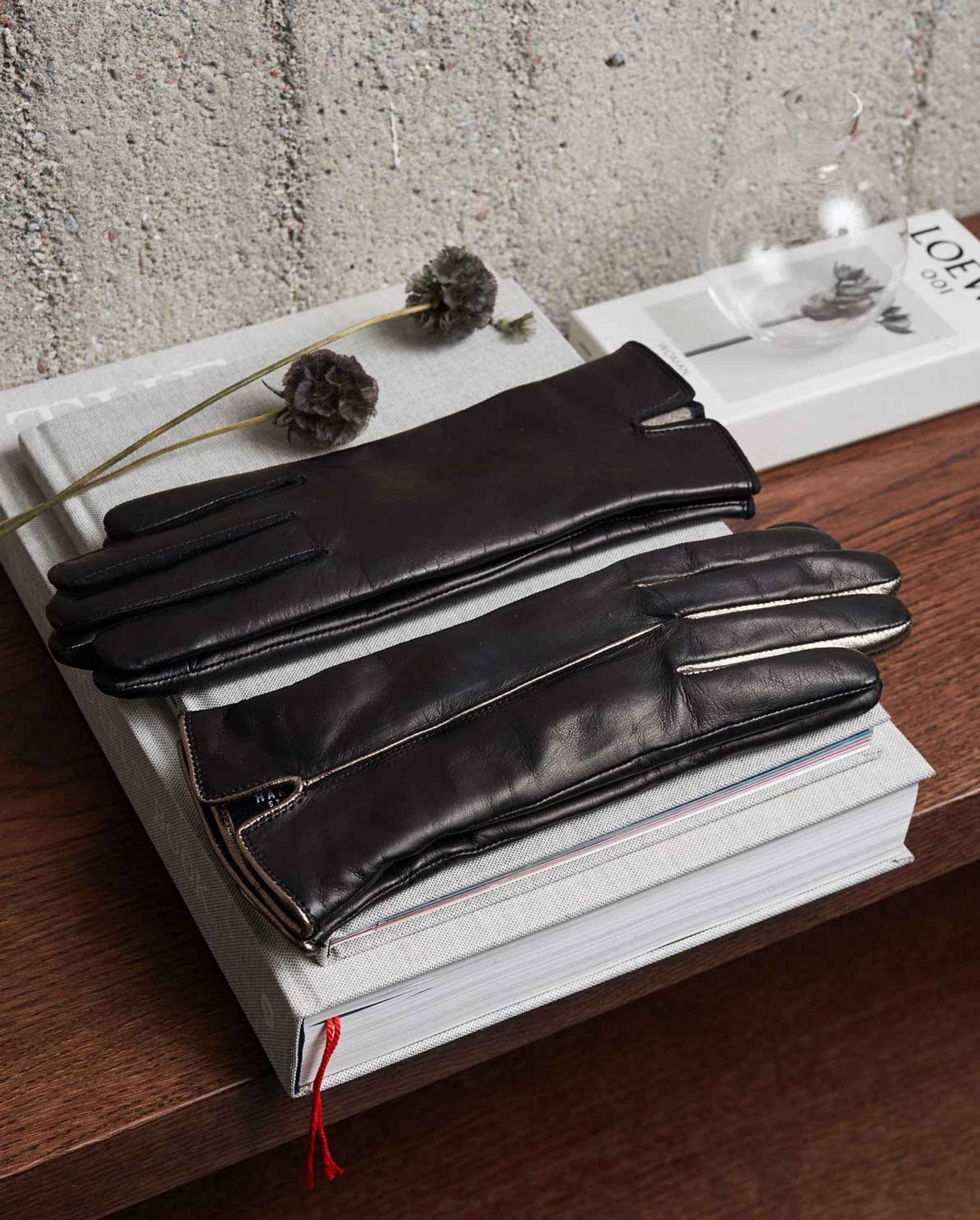 Statement Black made by Handsome Stockholm