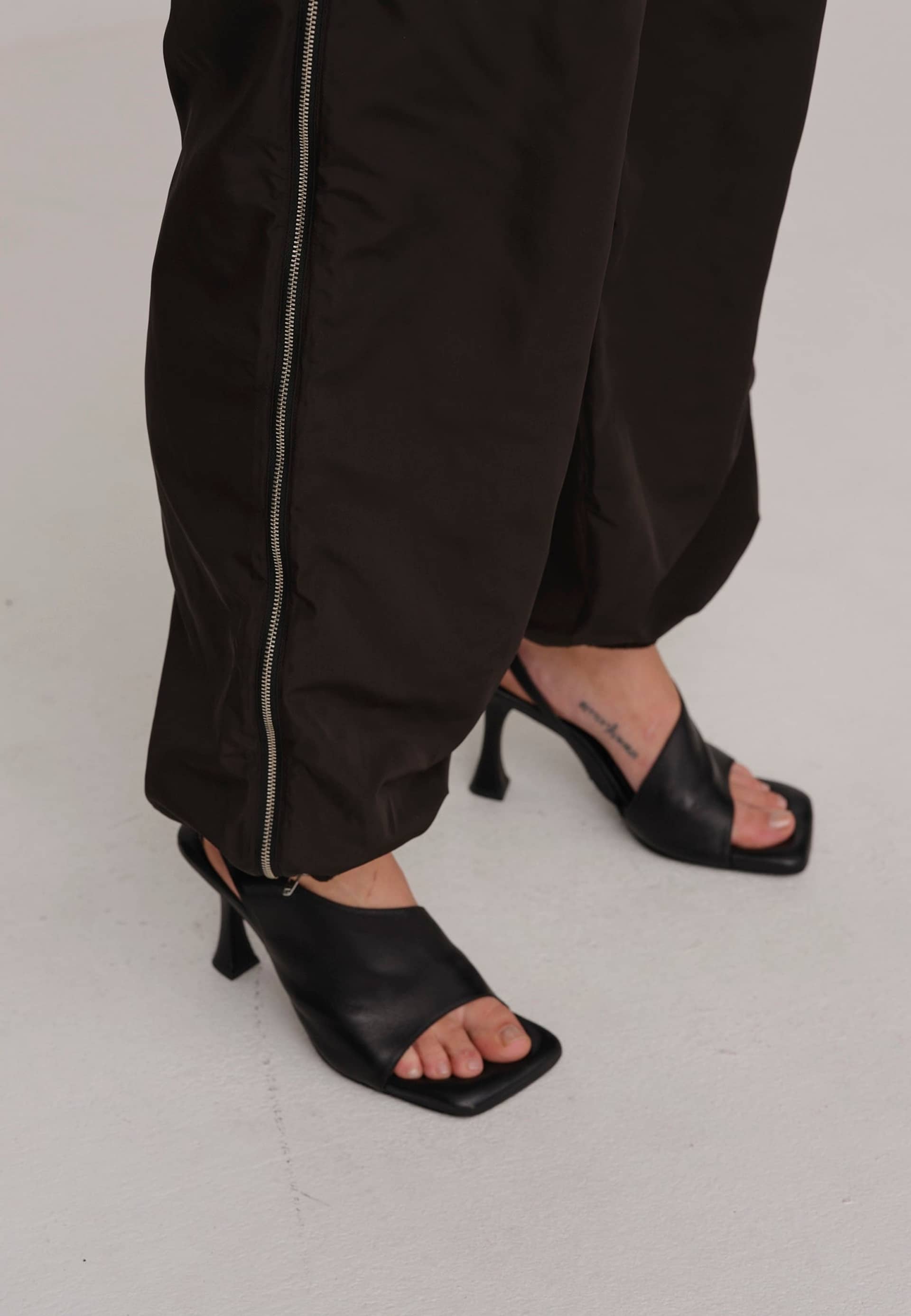 Tracy Pants - Black made by HERSKIND