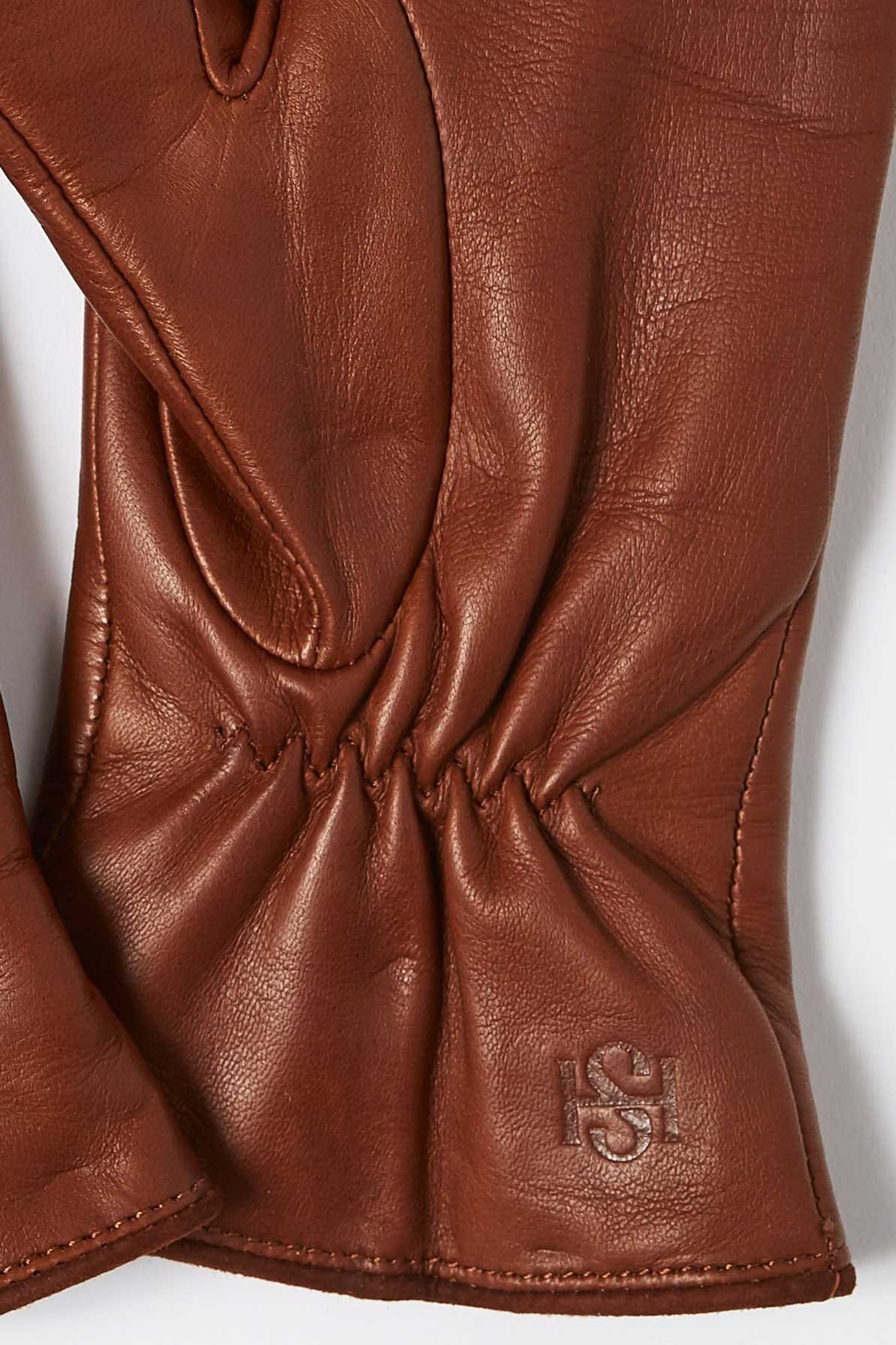 Essentials Saddle Brown made by Handsome Stockholm