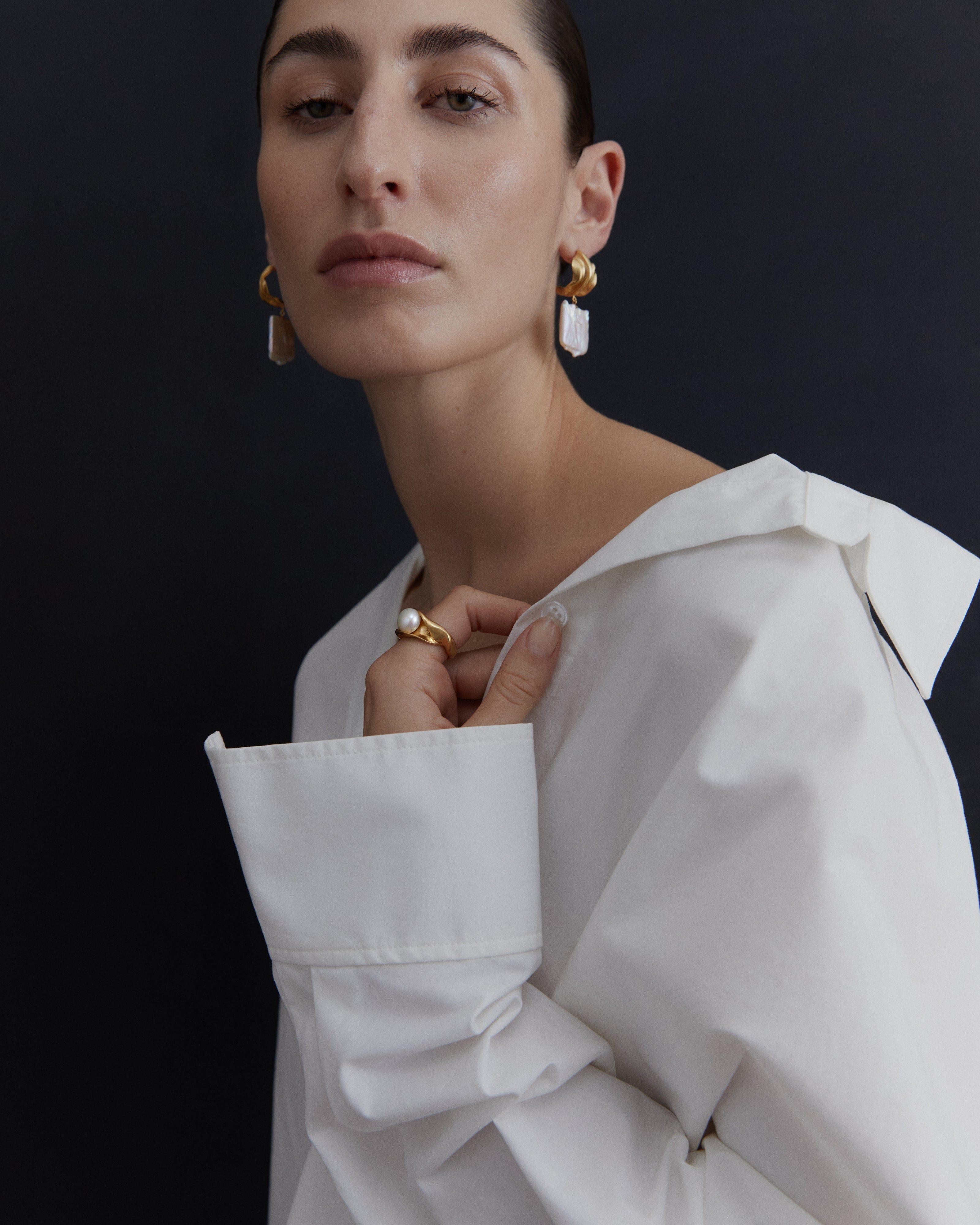 DOBRA EARRINGS GOLD made by Carolina De Barros