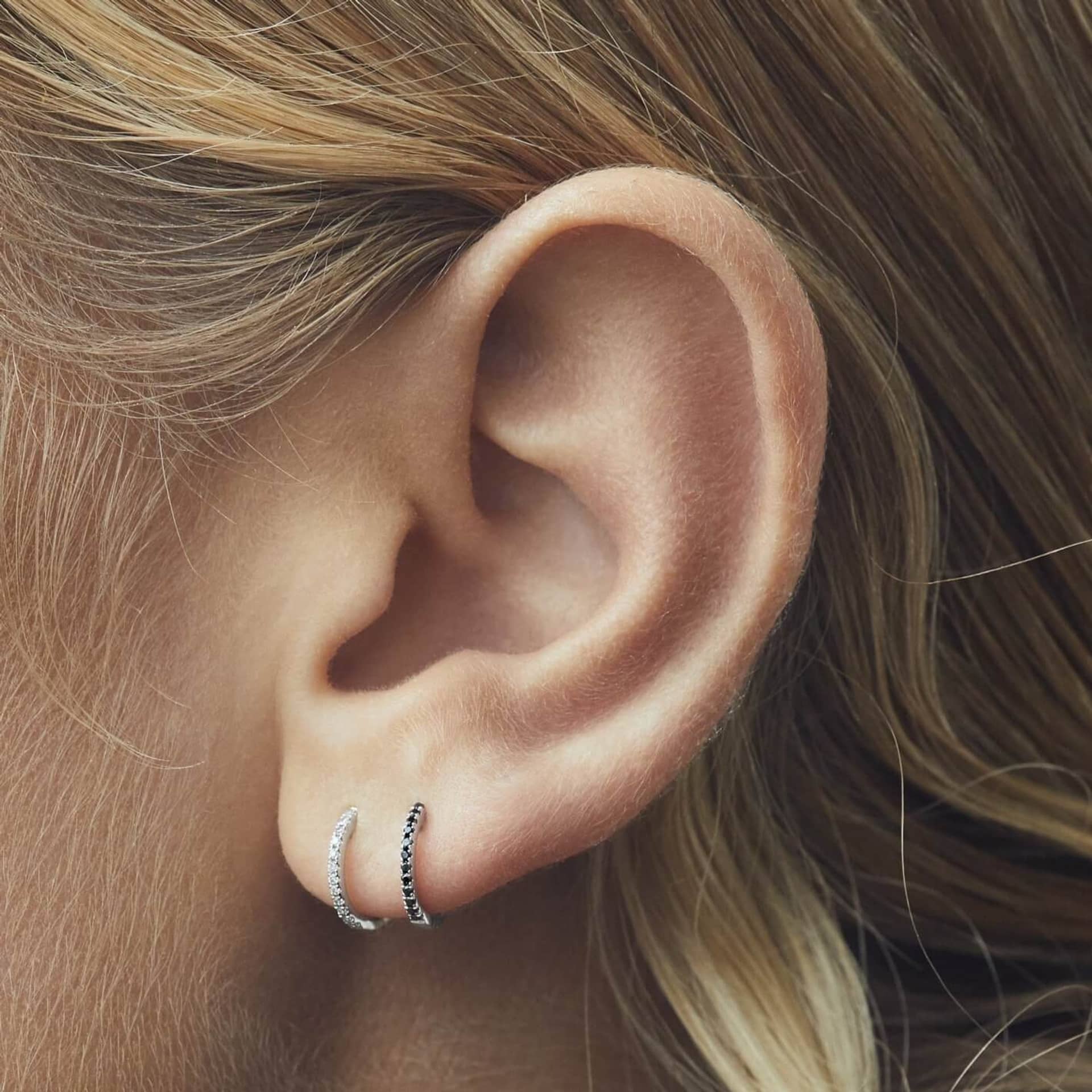 HOOP BLACK/WHITE DIAMOND & WHITE GOLD - 10mm made by ENNUI