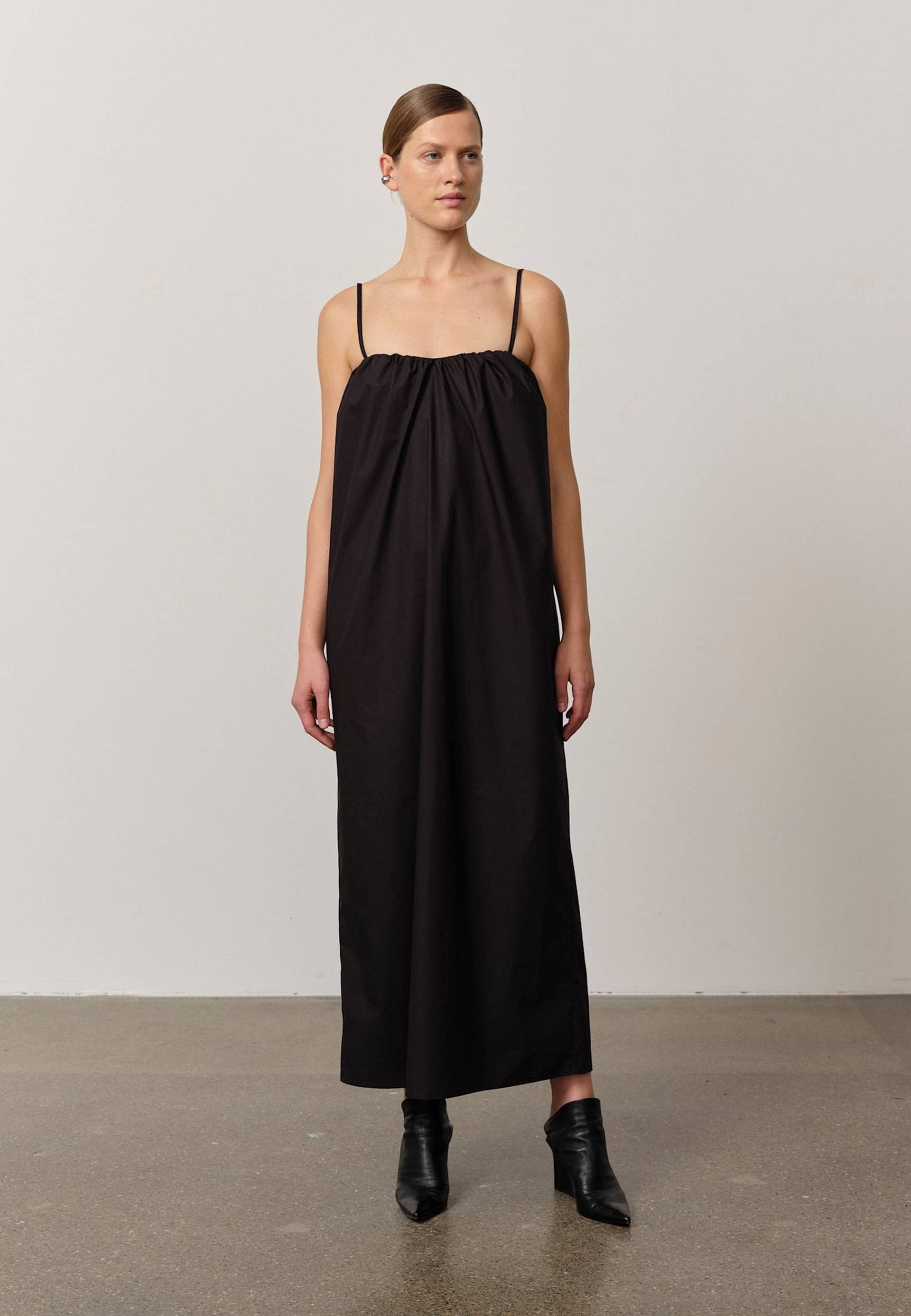 Colette Dress - Navy made by HERSKIND