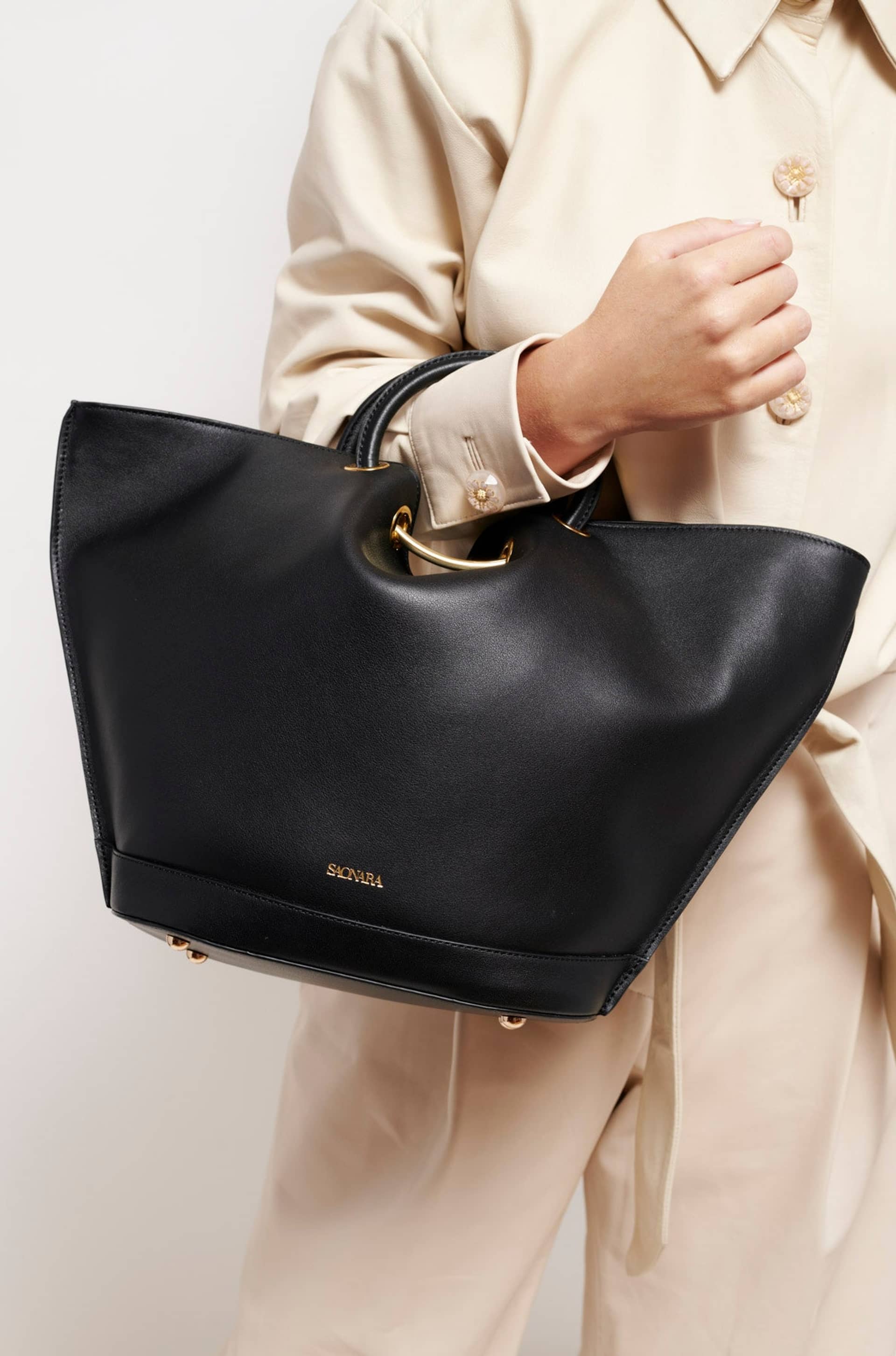 SAONARA BLACK LEATHER CARRY CASE made by Saonara