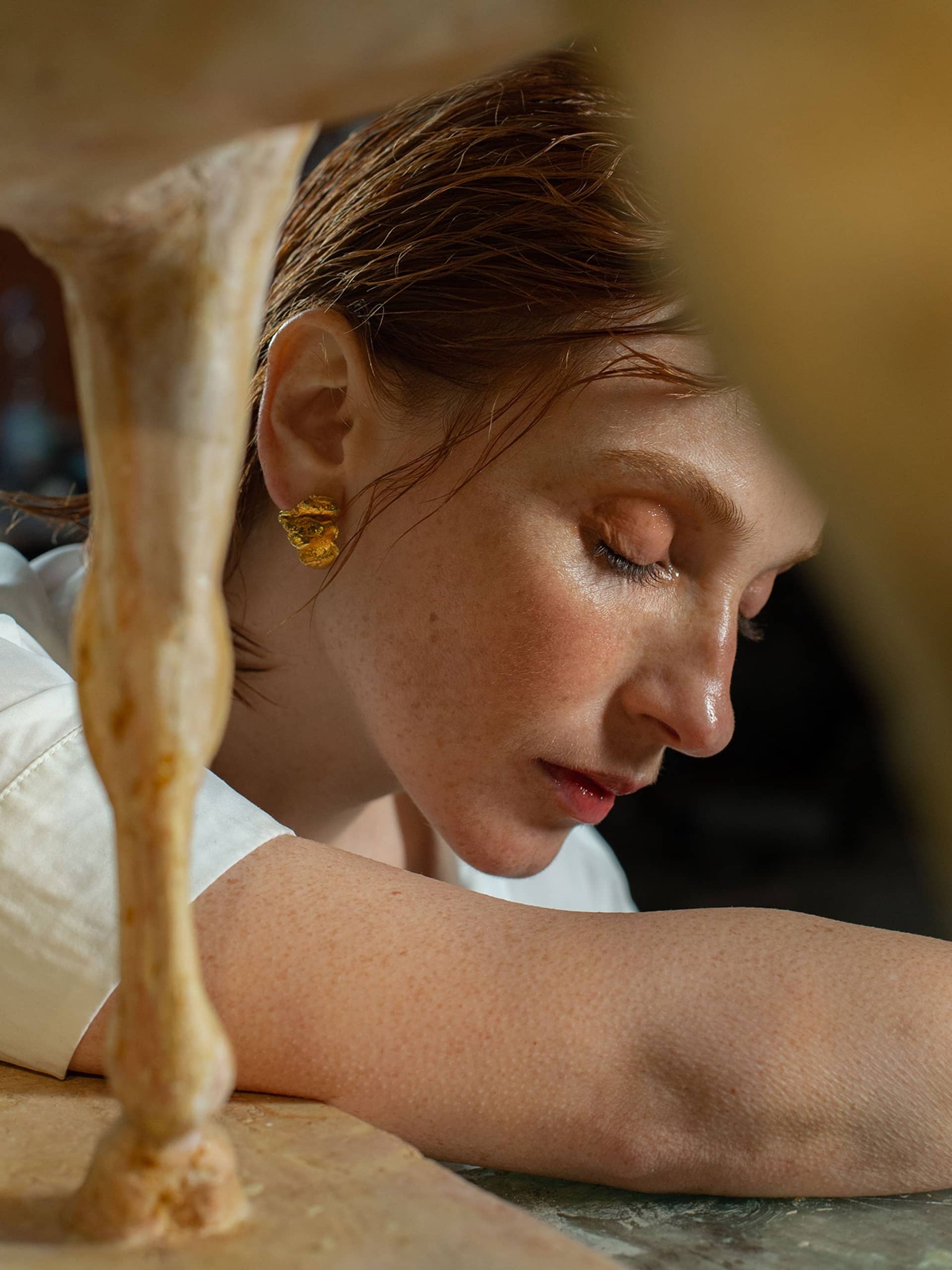 Artemis Wave Earrings Gold in Gold made by Eva Remenyi