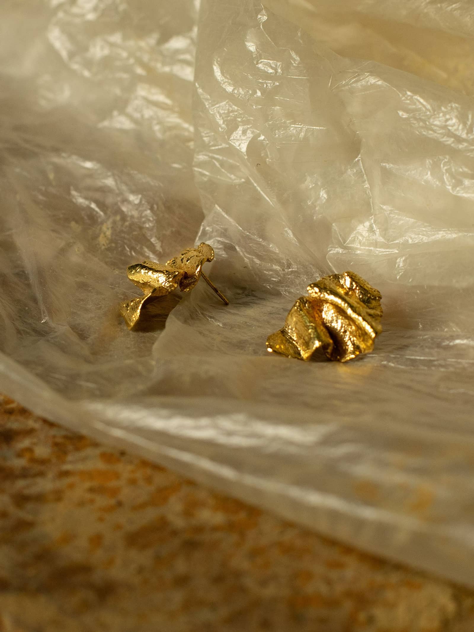 Artemis Wave Earrings Gold in Gold made by Eva Remenyi