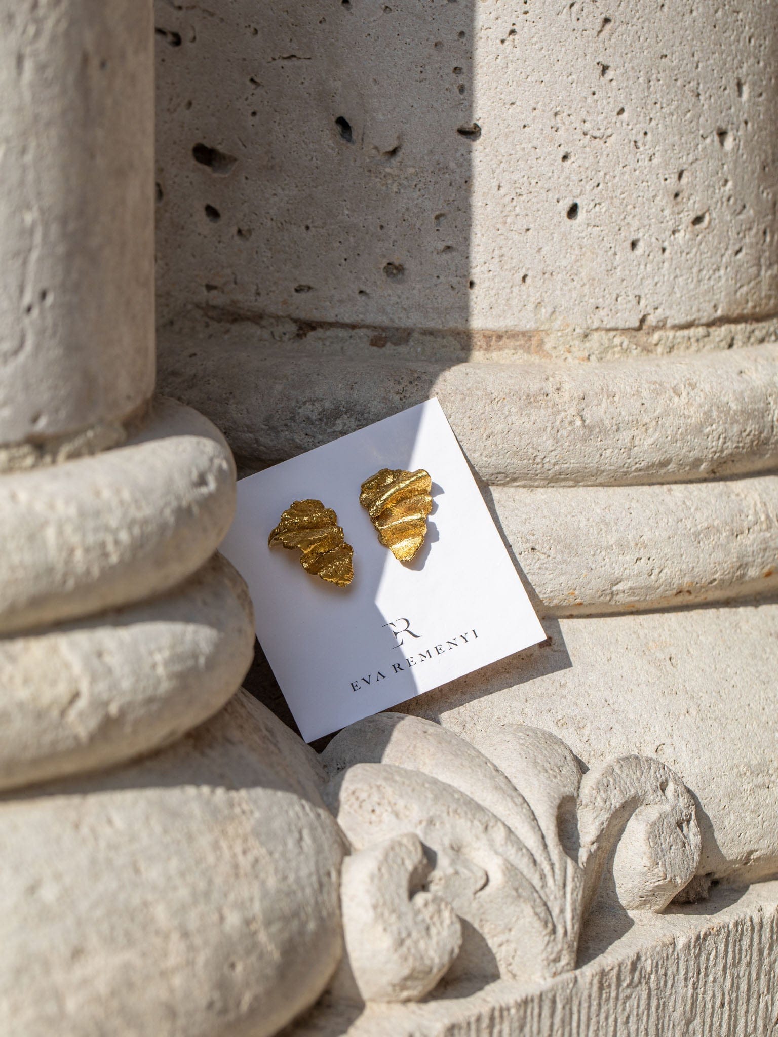 Artemis Wave Earrings Gold in Gold made by Eva Remenyi