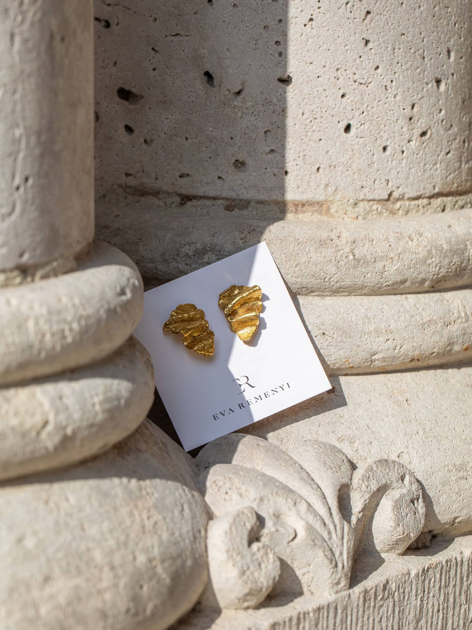 Artemis Wave Earrings Gold in Gold made by Eva Remenyi